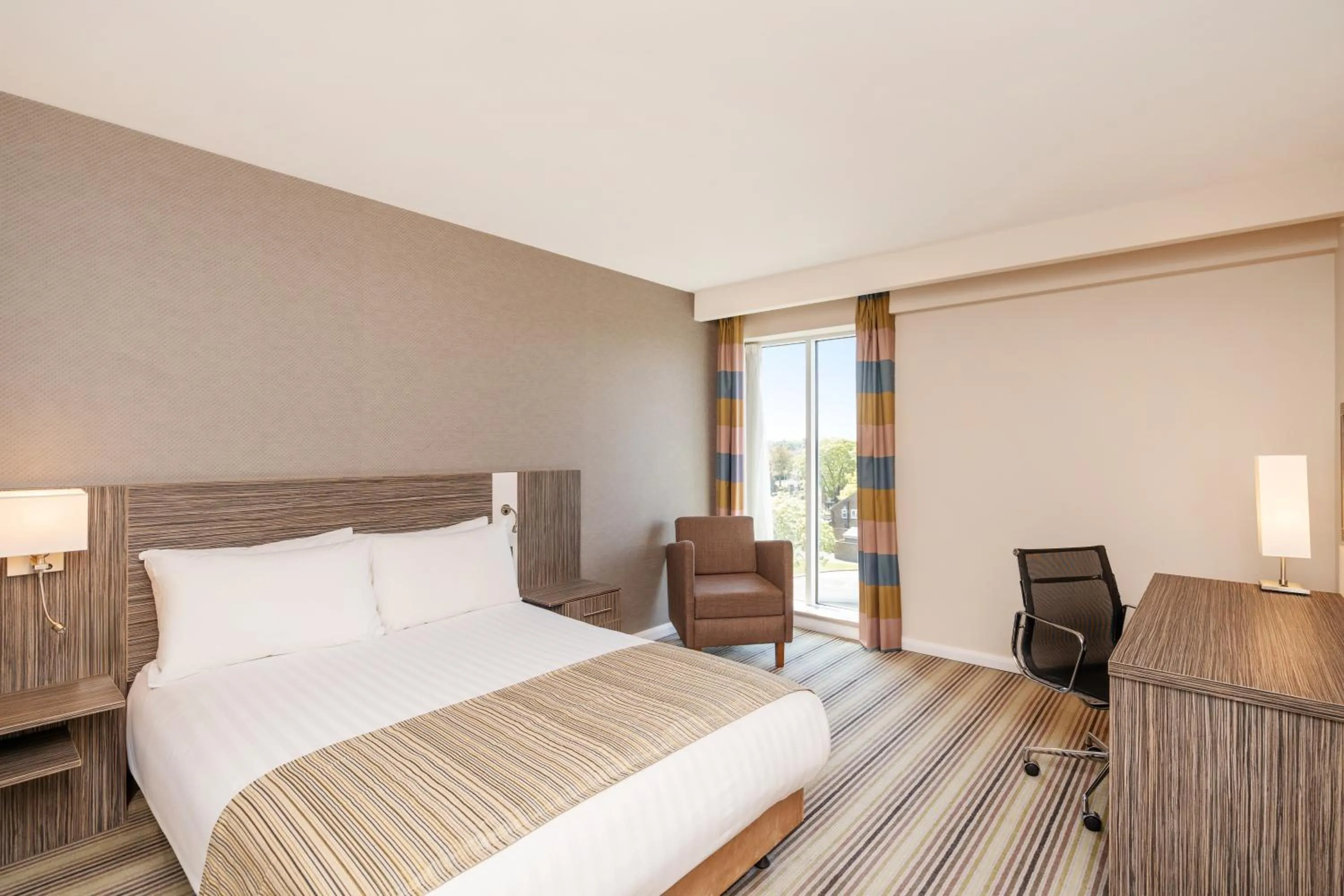 Bedroom, Bed in Holiday Inn Southend by IHG