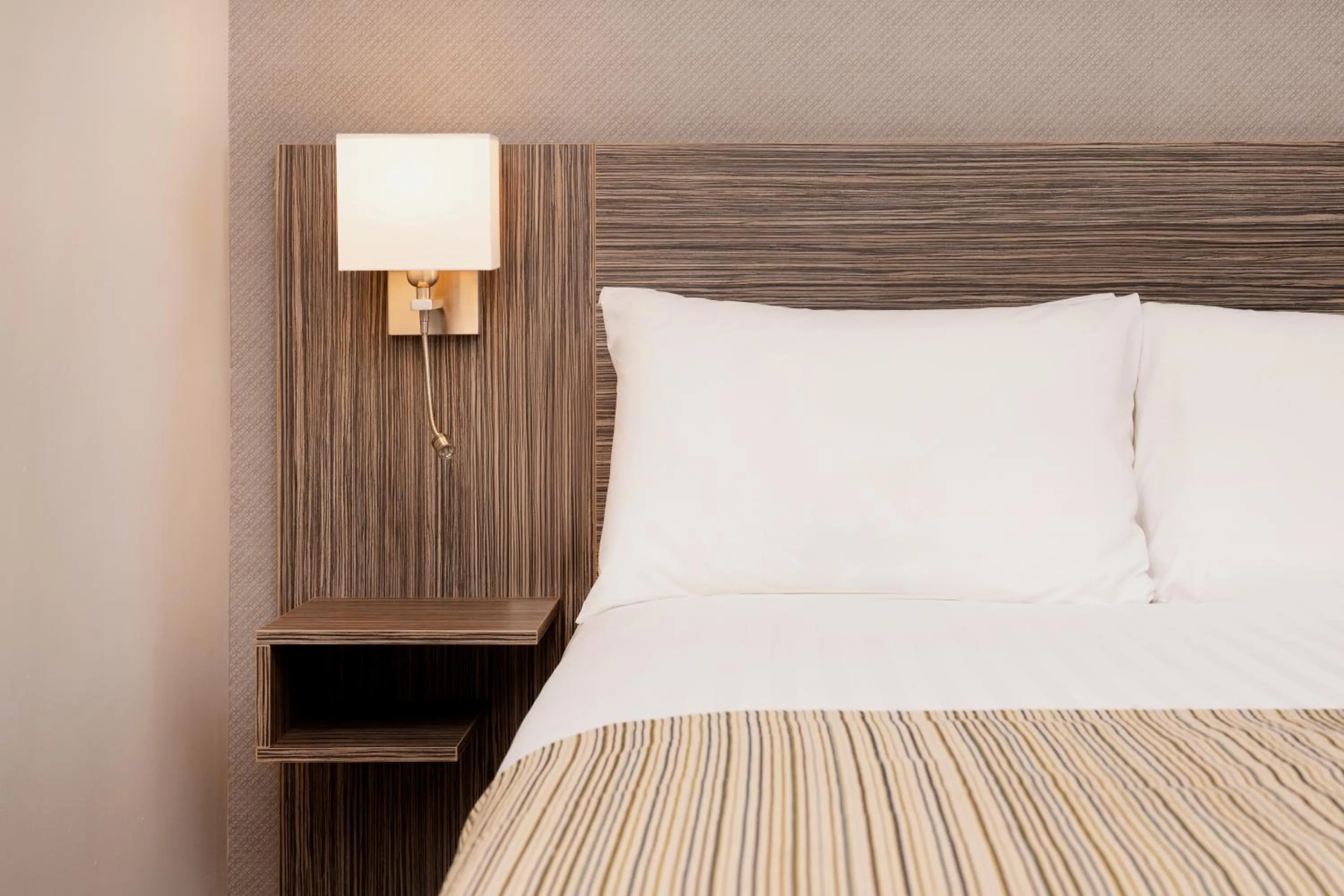 Bedroom, Bed in Holiday Inn Southend by IHG