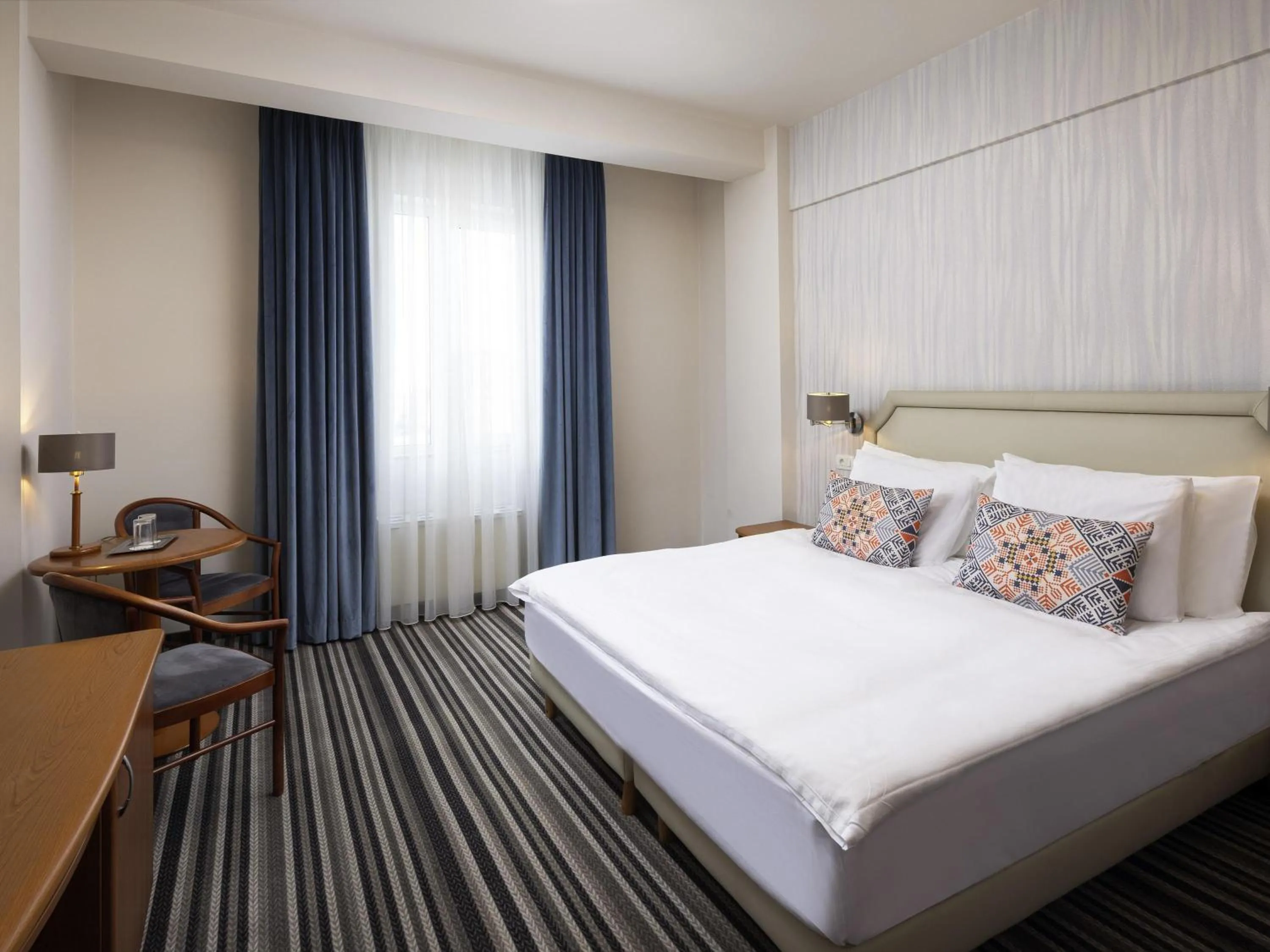 Bedroom, Bed in Mercure Sibiu Airport