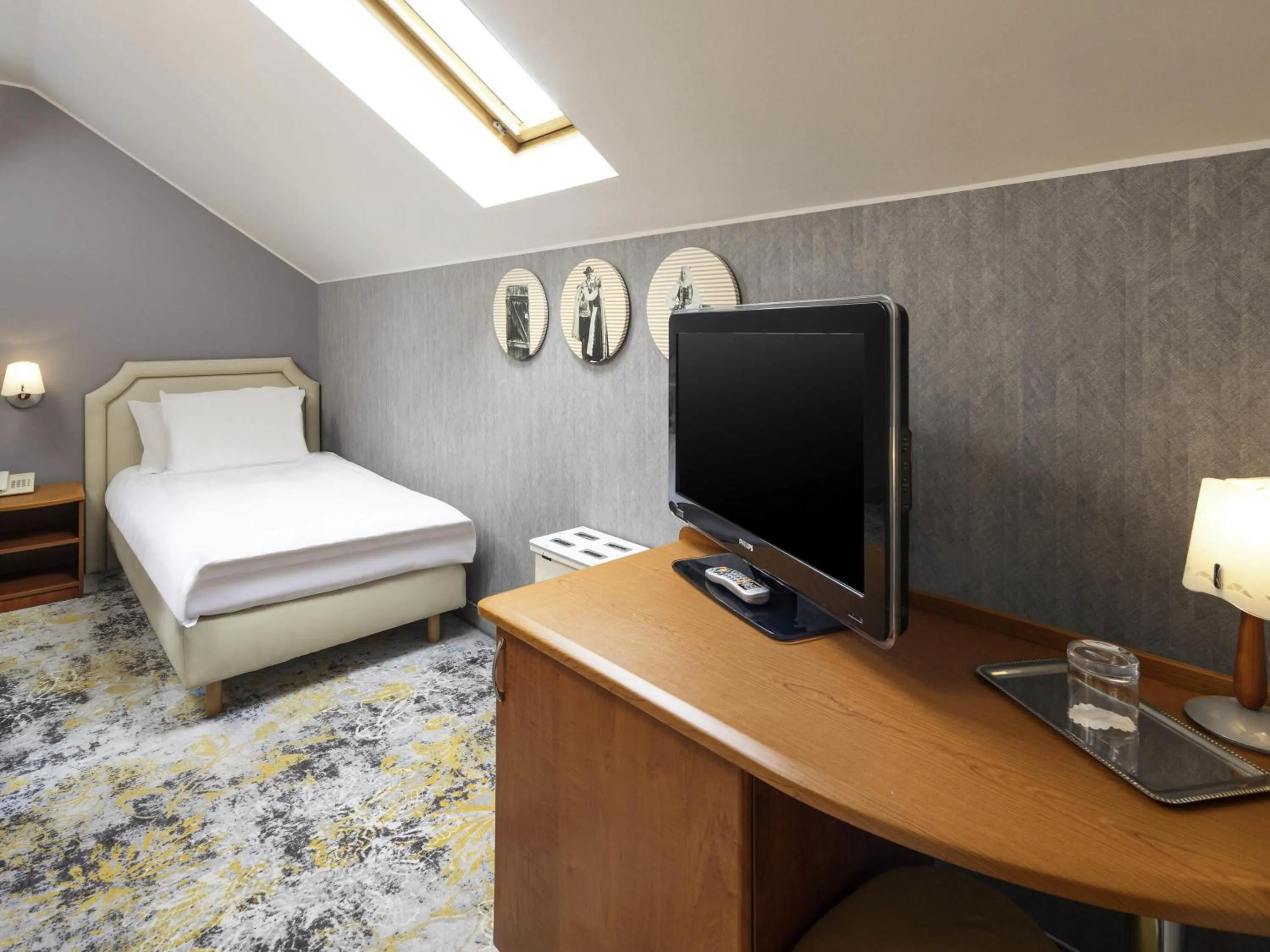 Bedroom, Bed in Mercure Sibiu Airport