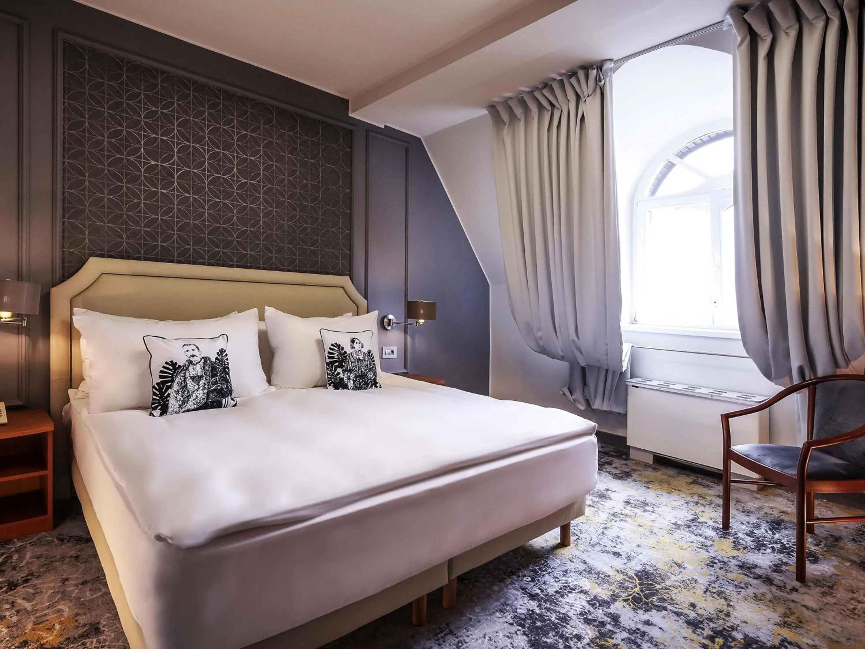 Bedroom, Bed in Mercure Sibiu Airport