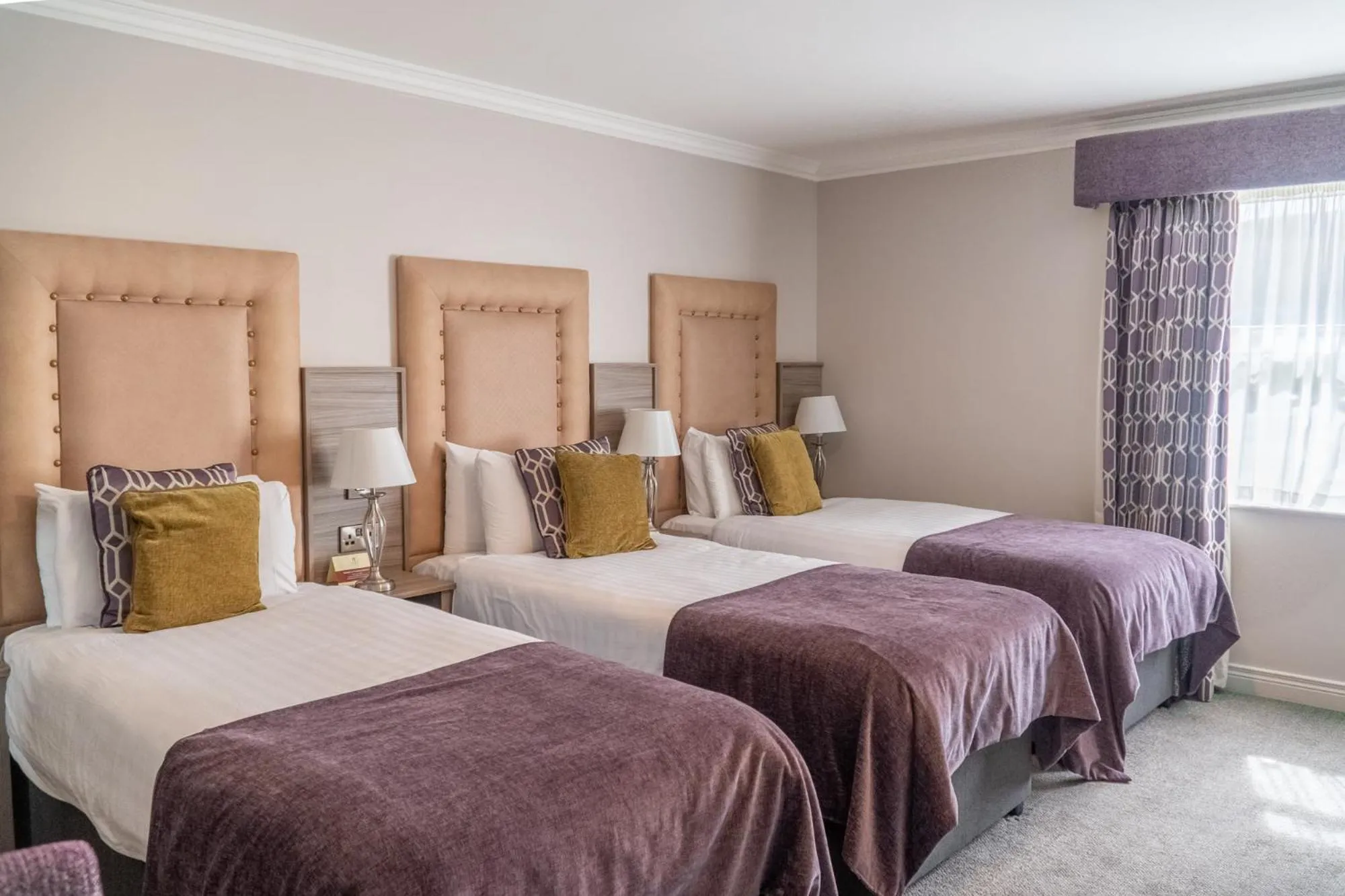 Property building, Bed in Inishowen Gateway Hotel