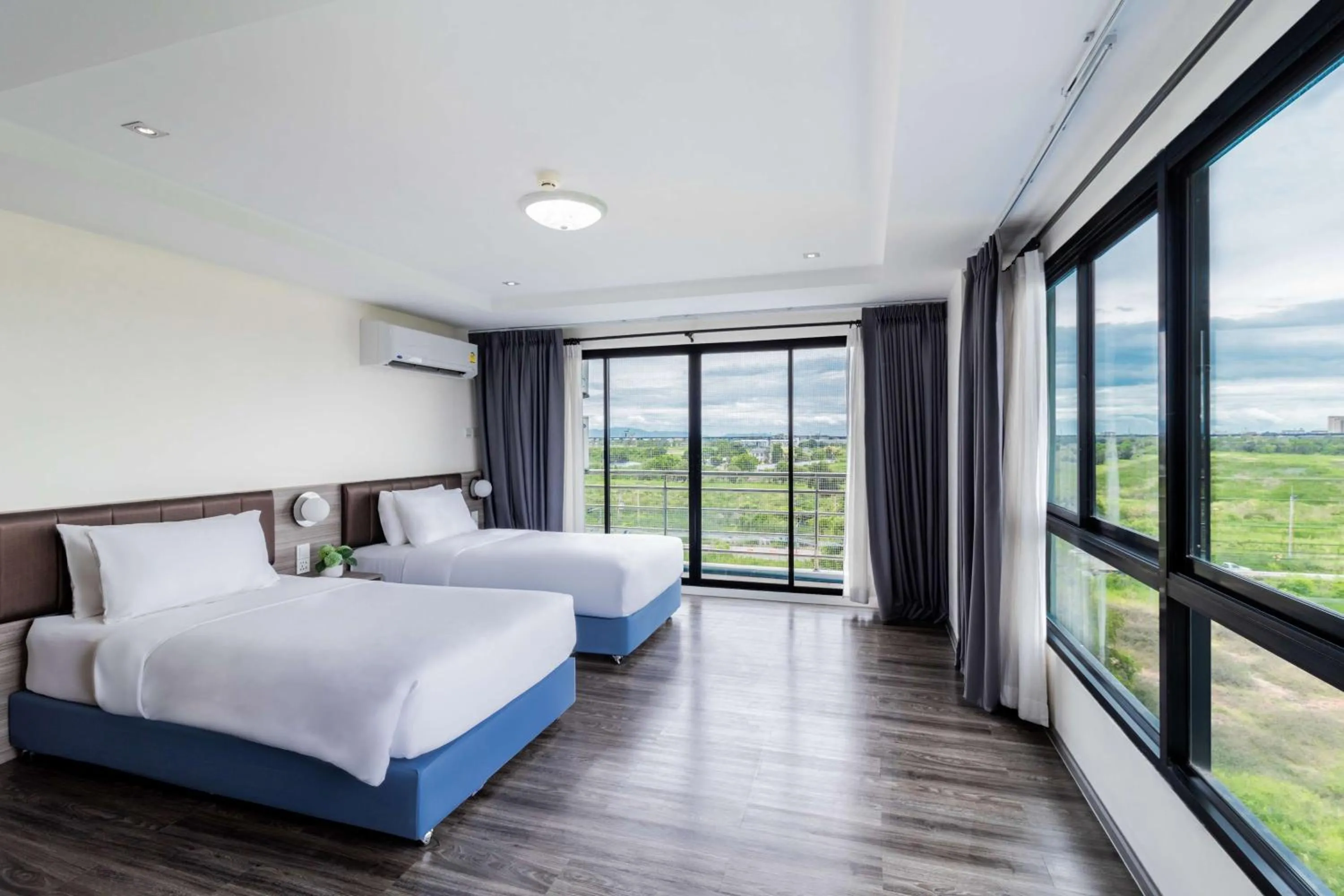 Photo of the whole room, Bed in SureStay By Best Western Iconic Suvarnabhumi