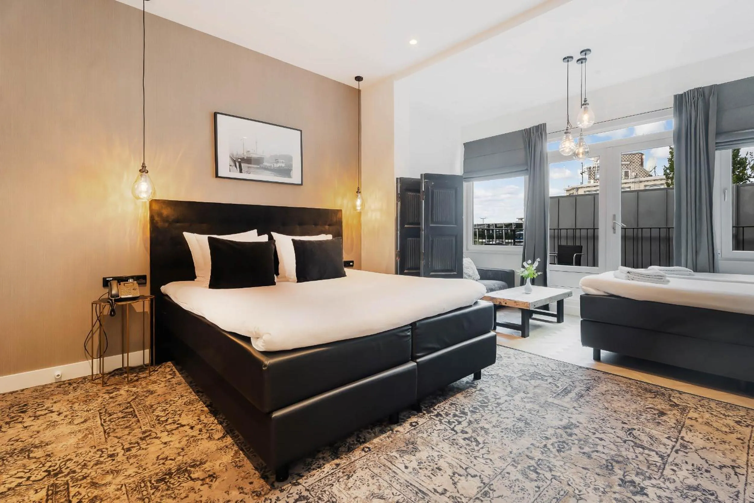 Balcony/Terrace, Bed in Hotel Maassluis