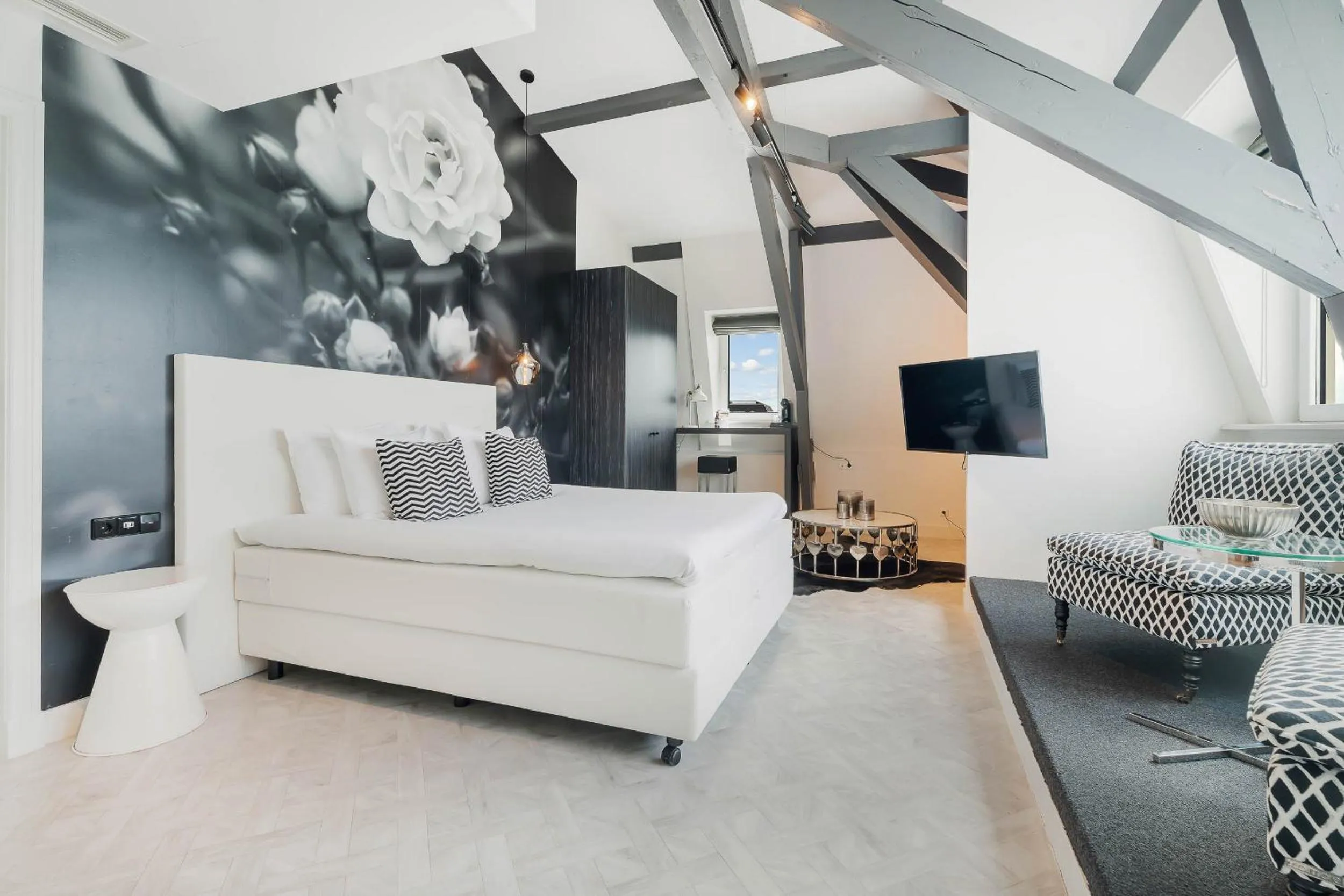 TV and multimedia, Bed in Hotel Maassluis