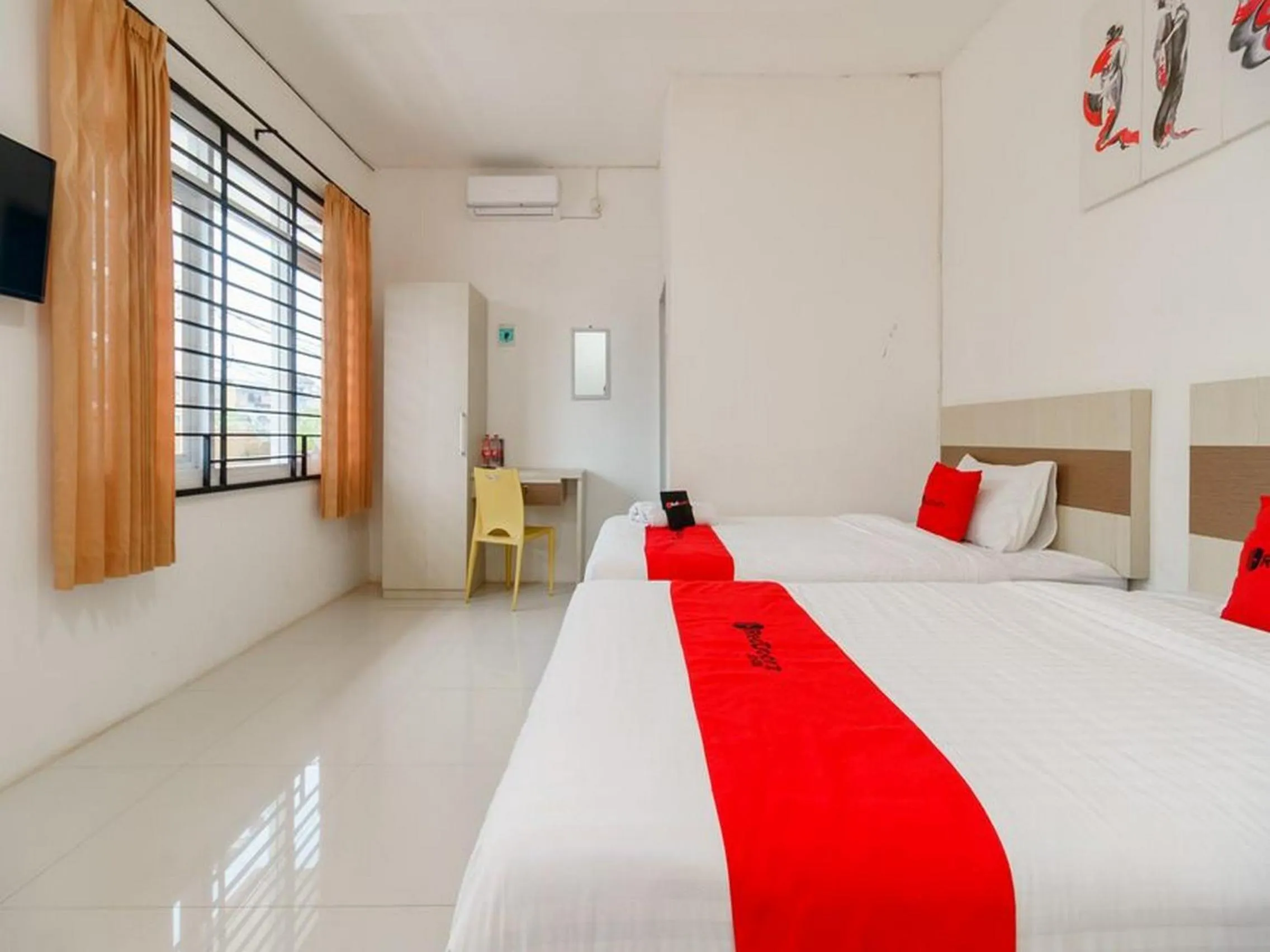 Bedroom, Bed in RedDoorz at Tara Homestay Palembang