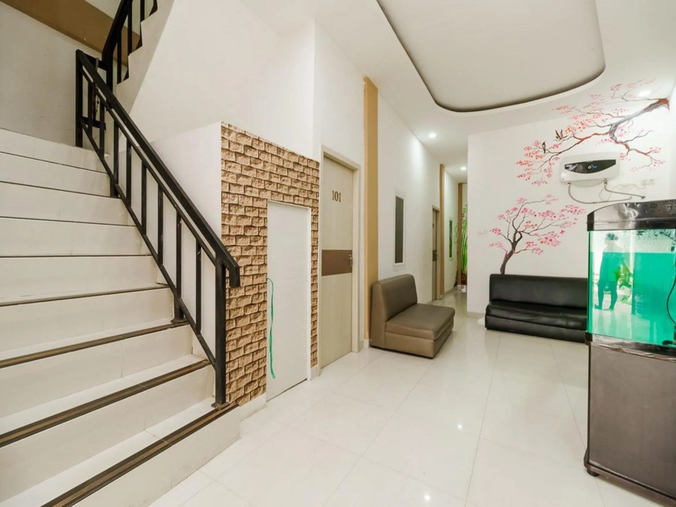 Lobby or reception in RedDoorz at Tara Homestay Palembang