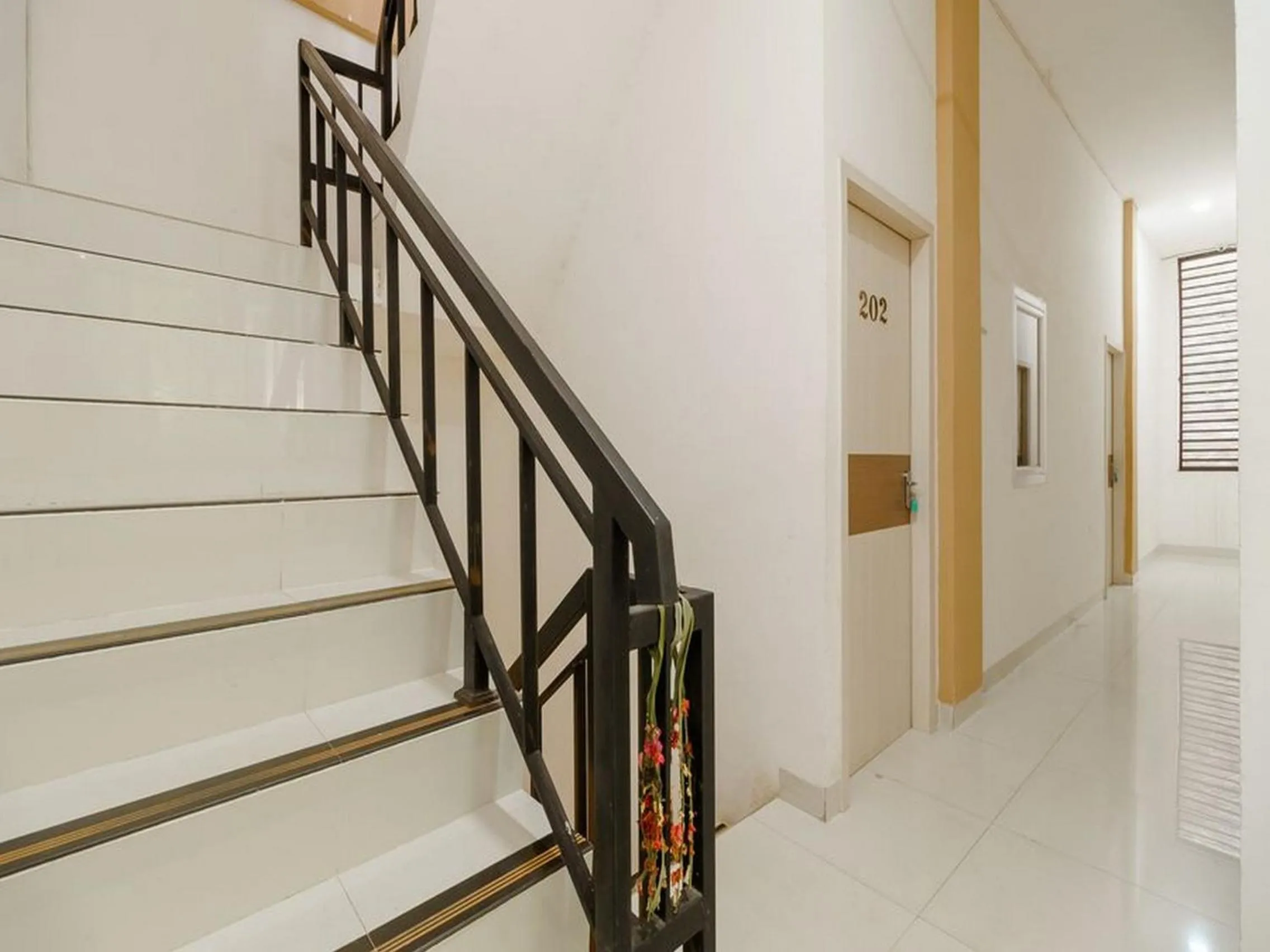 Area and facilities in RedDoorz at Tara Homestay Palembang