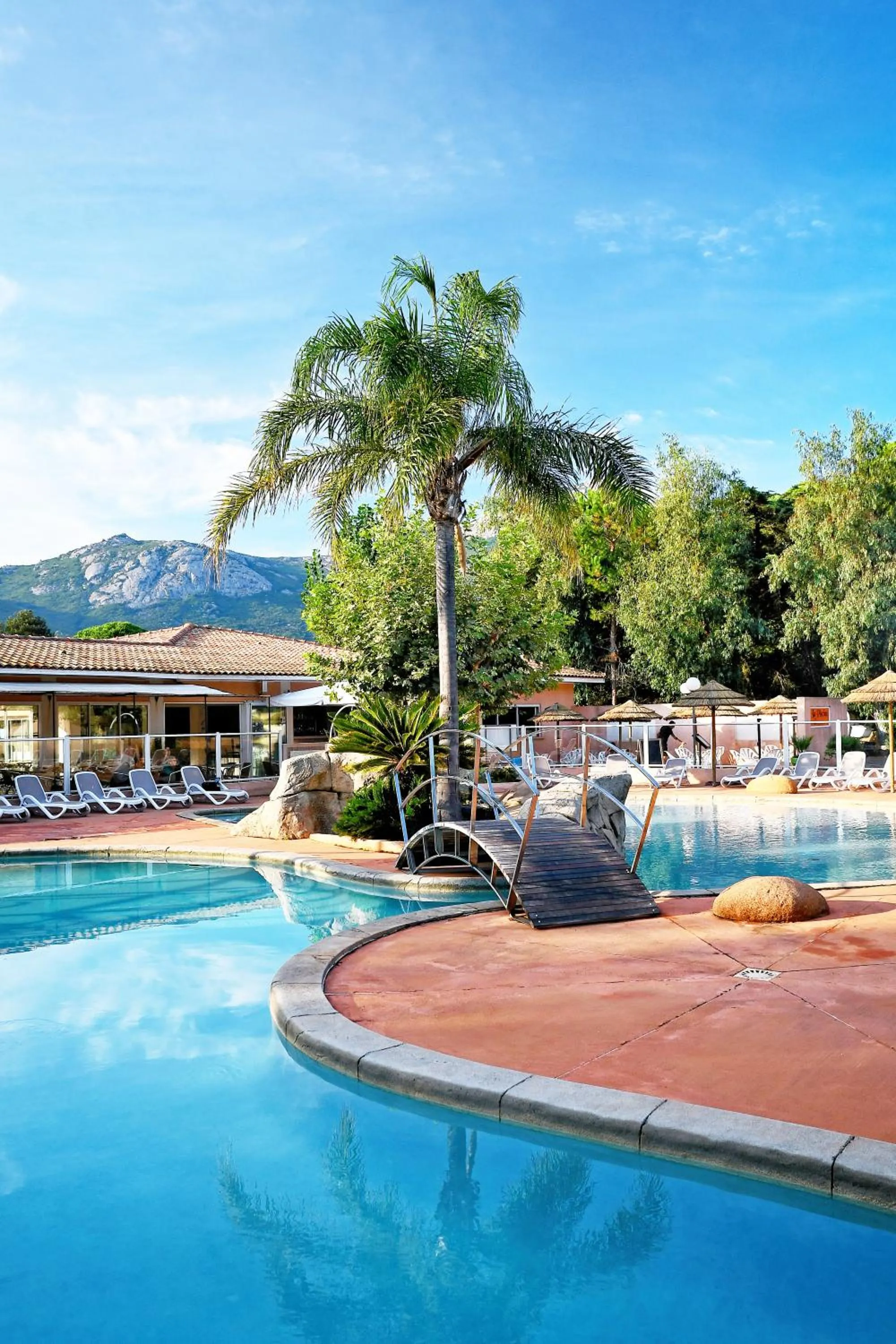 Swimming pool in Résidence Les Castors