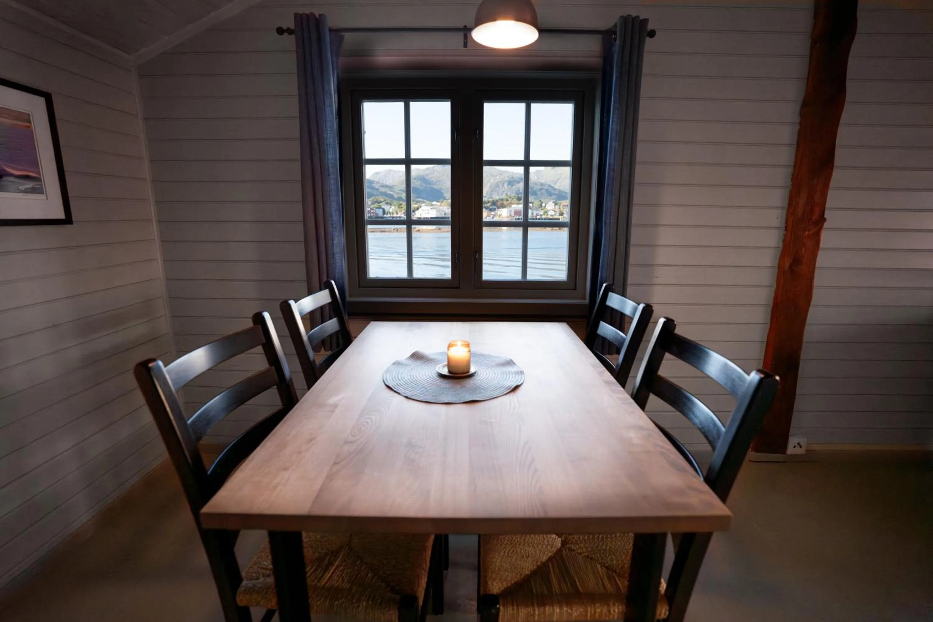 Dining area in Svinøya Rorbuer