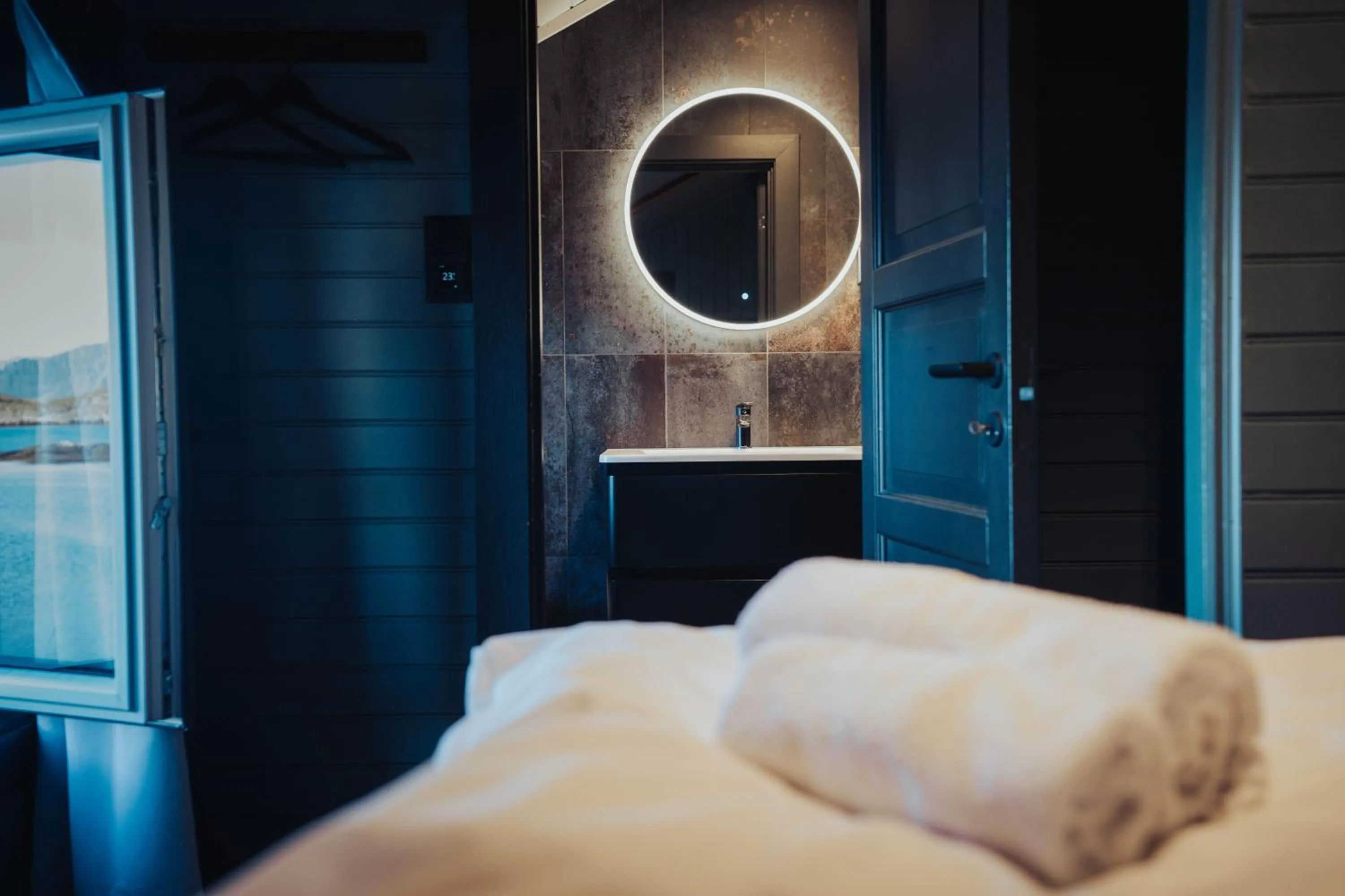 Bathroom, Bed in Svinøya Rorbuer