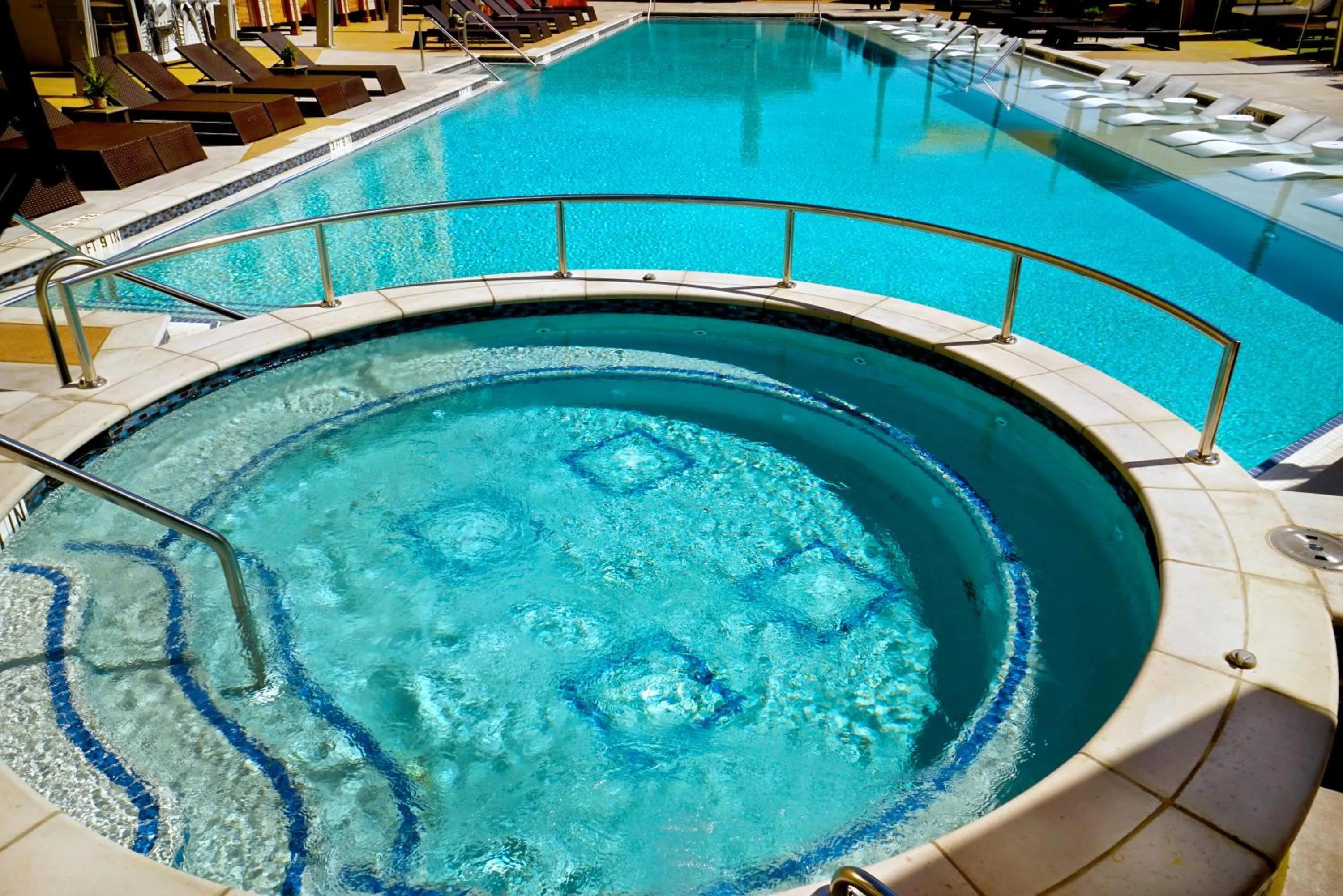 Swimming pool in Hard Rock Hotel & Casino Tulsa