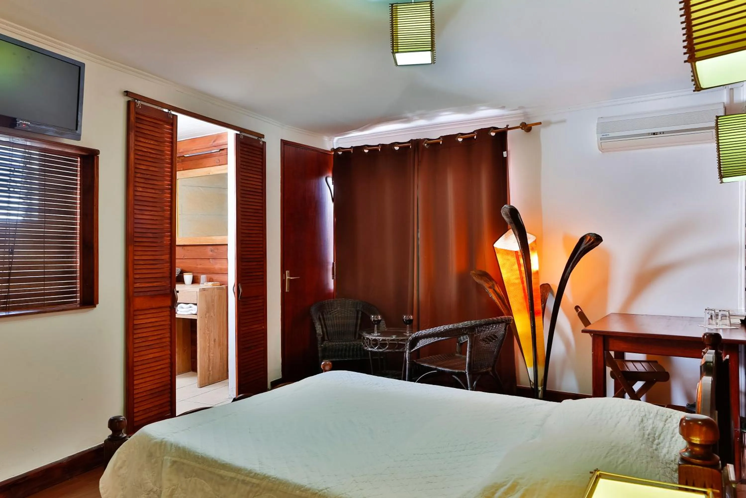 Photo of the whole room, Bed in Sud Hôtel