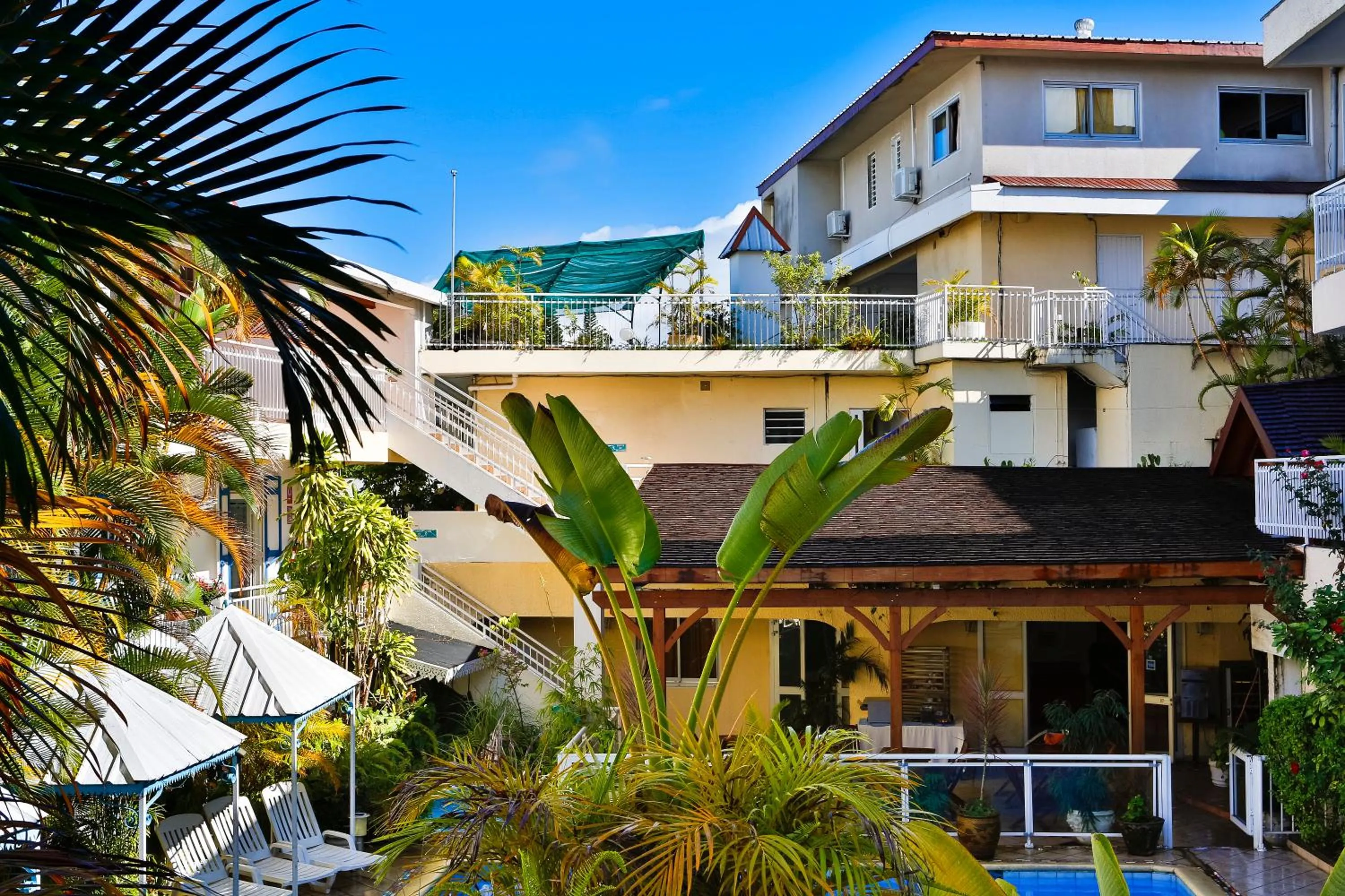 Property building in Sud Hôtel