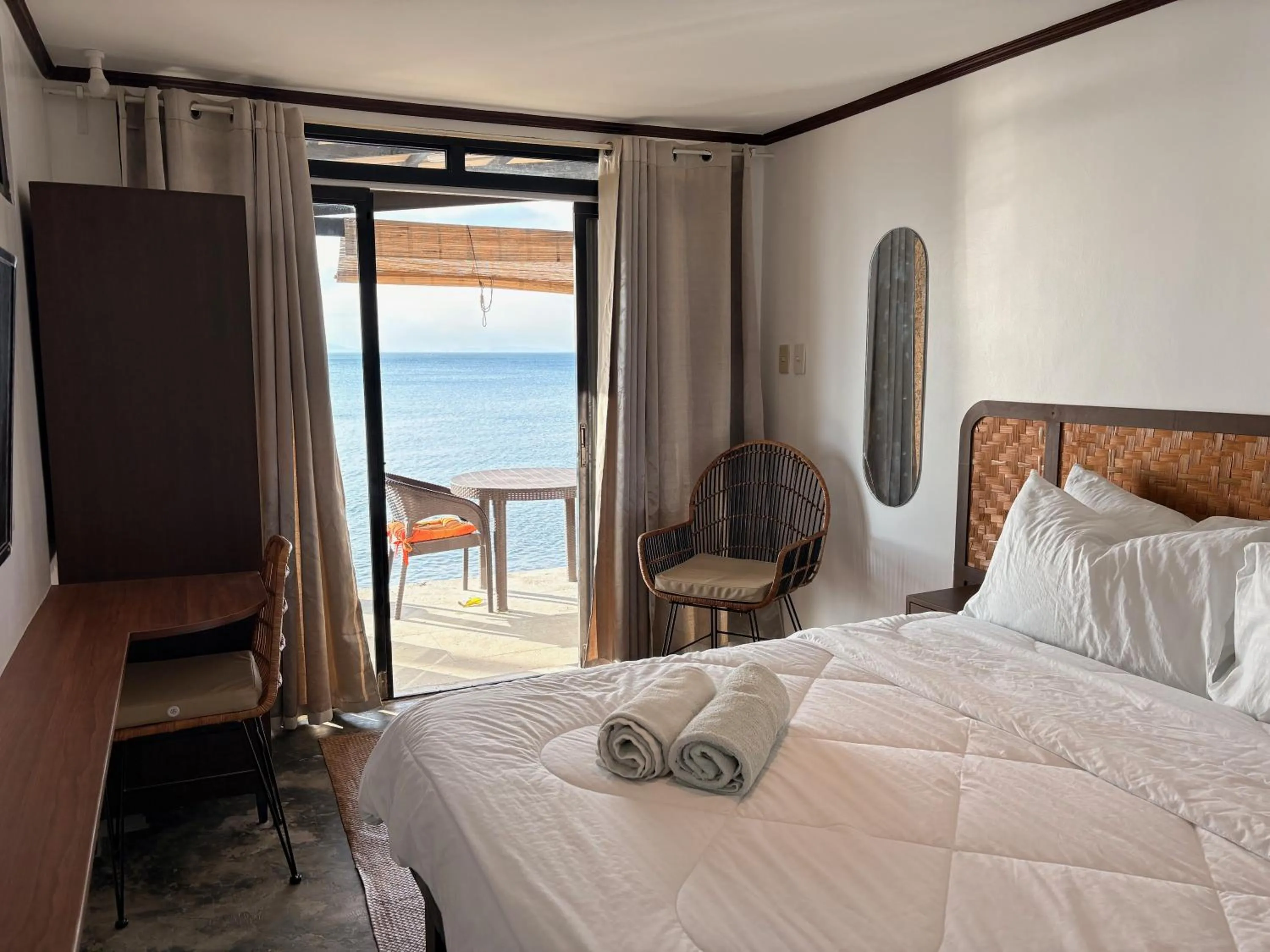 Beach, Bed in Villa Milagros Dive Inn Anilao