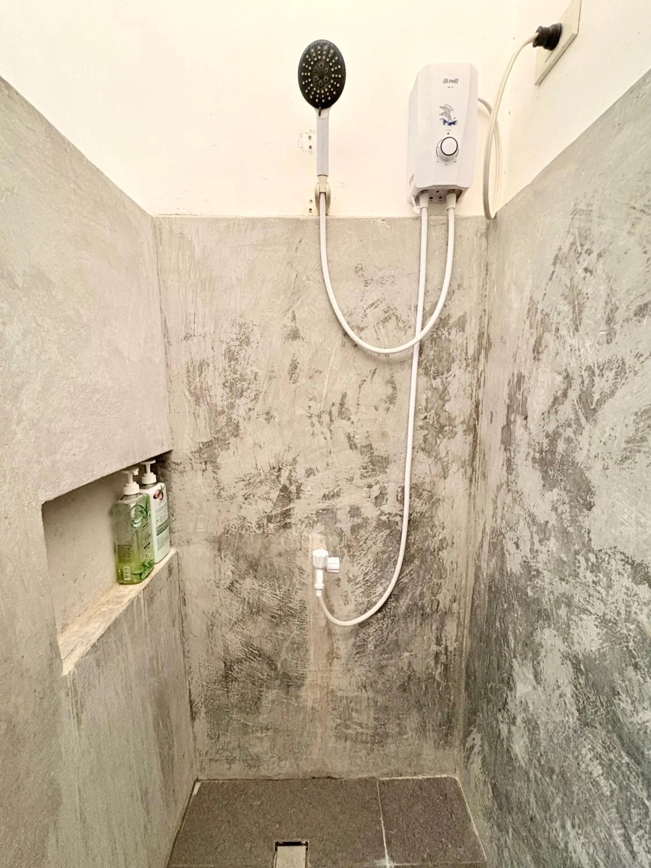 Shower in Villa Milagros Dive Inn Anilao