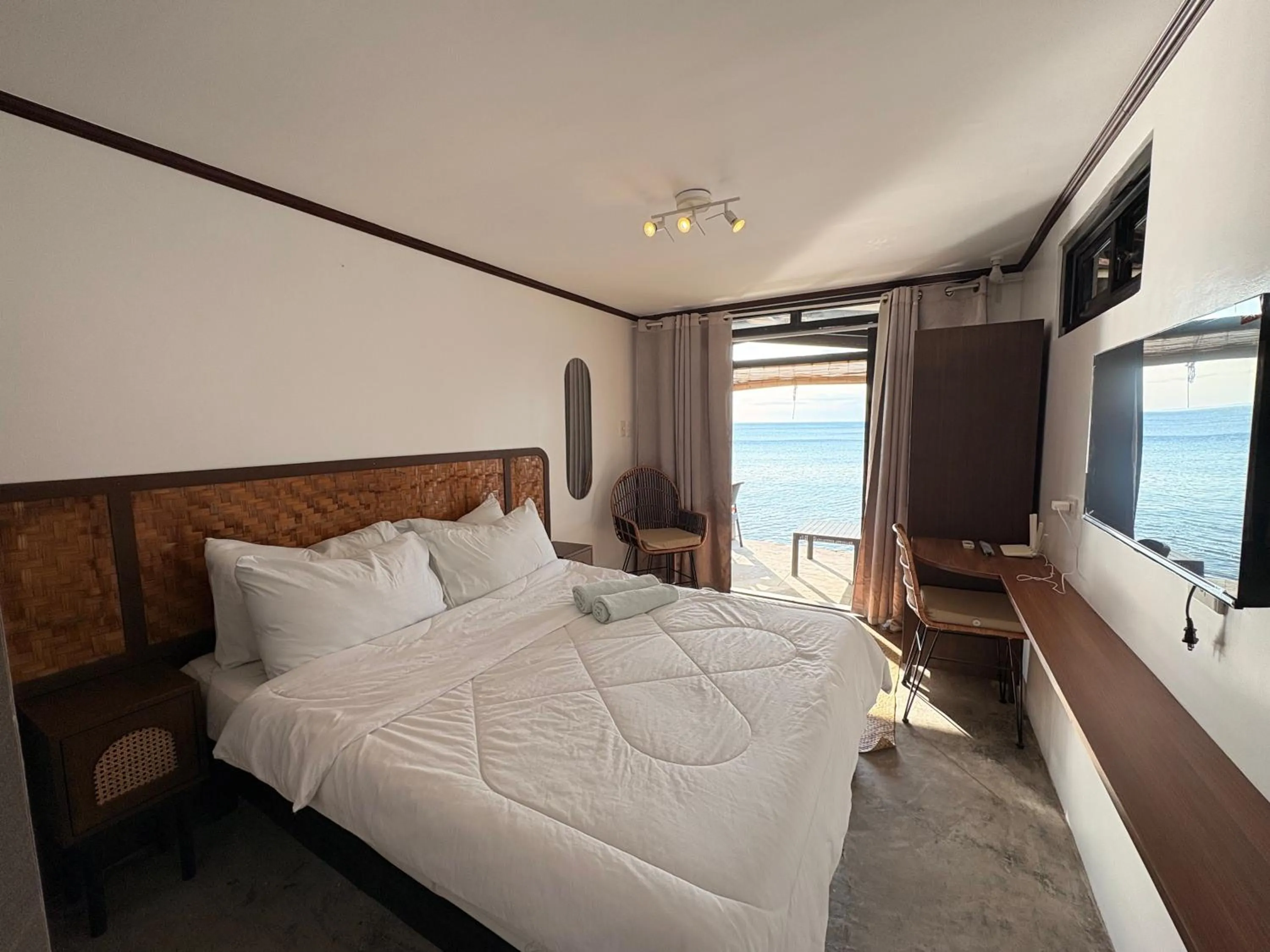 Bed in Villa Milagros Dive Inn Anilao