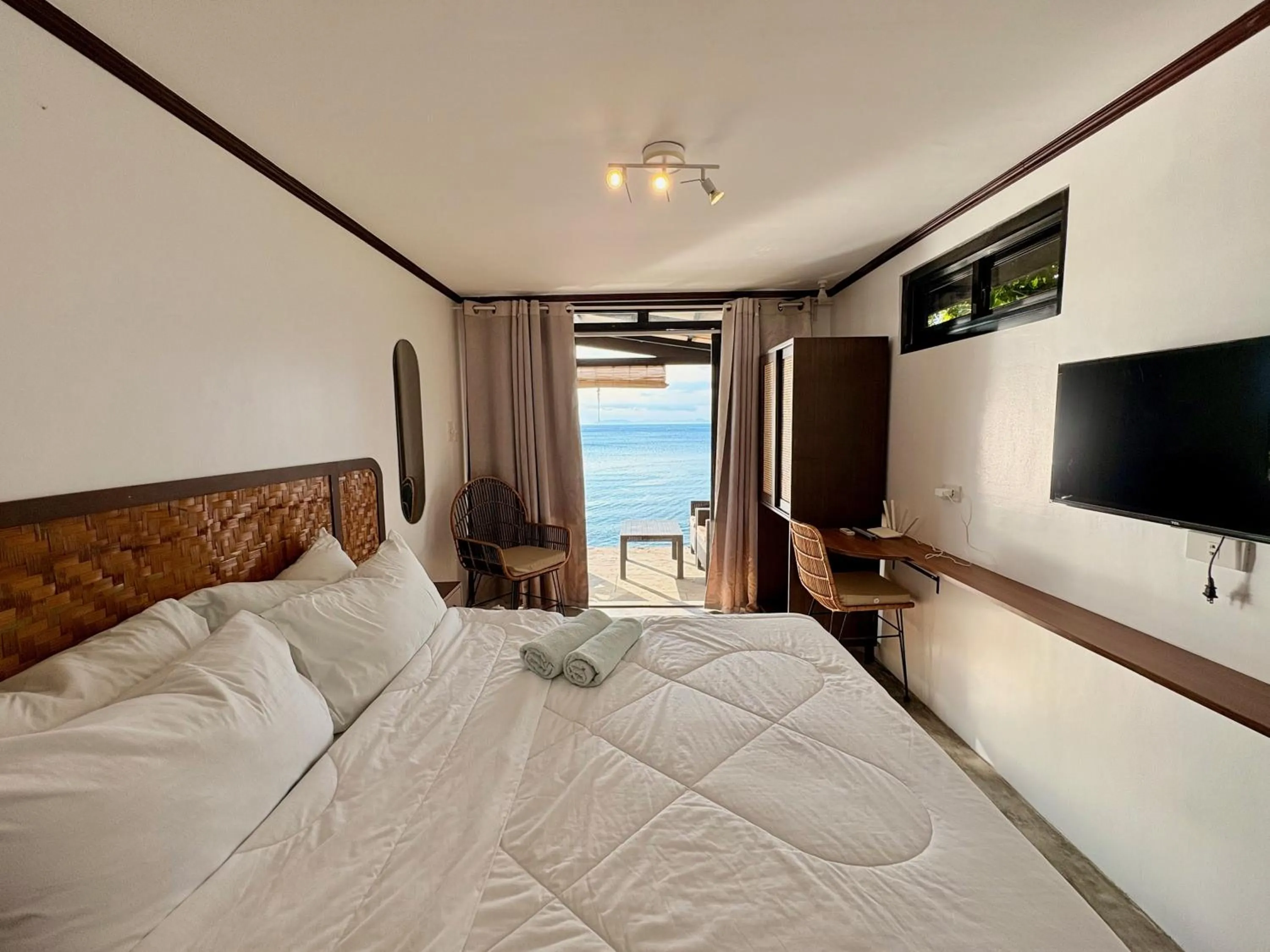 Bed in Villa Milagros Dive Inn Anilao