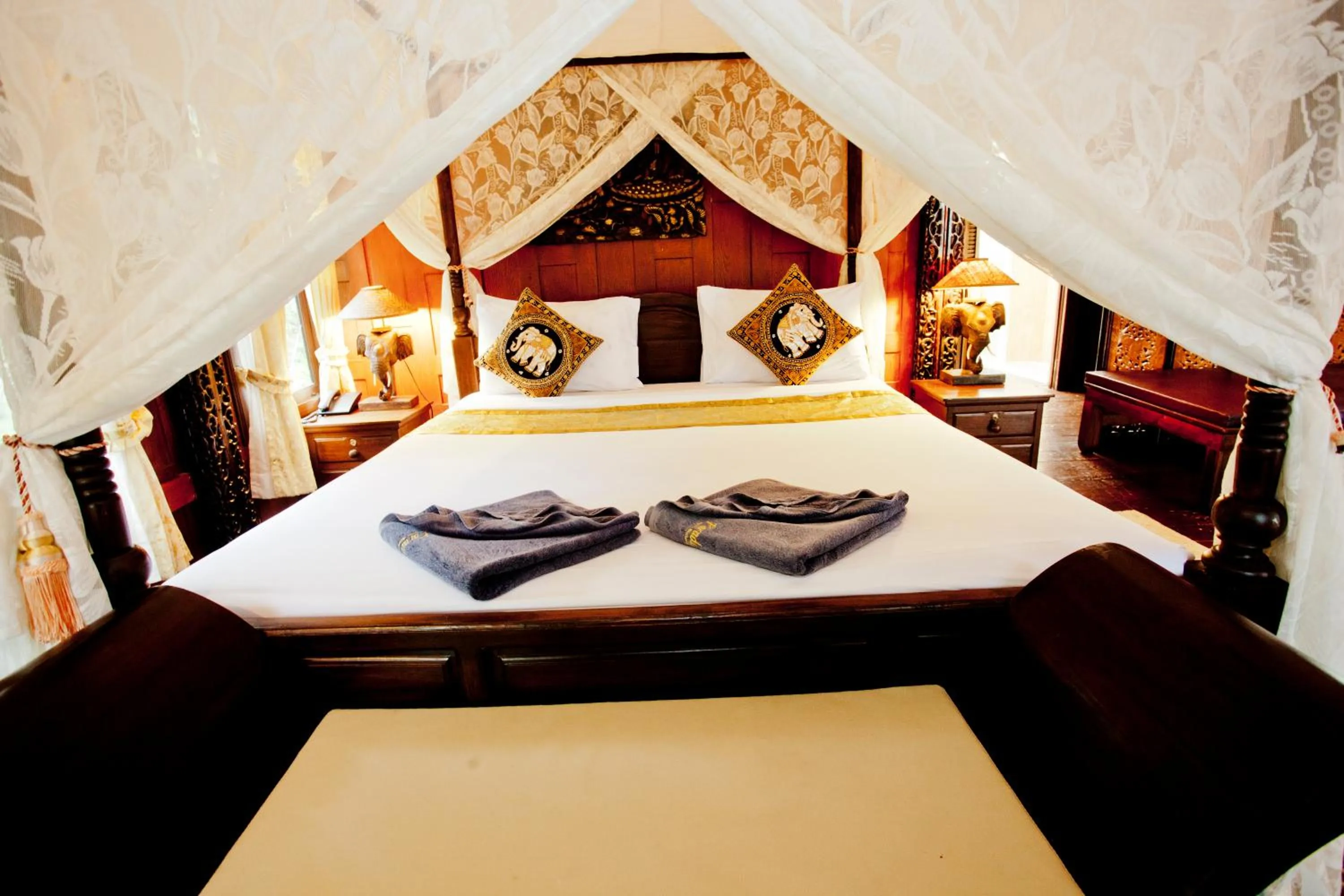 Bed in Paradise Pearl Bungalows