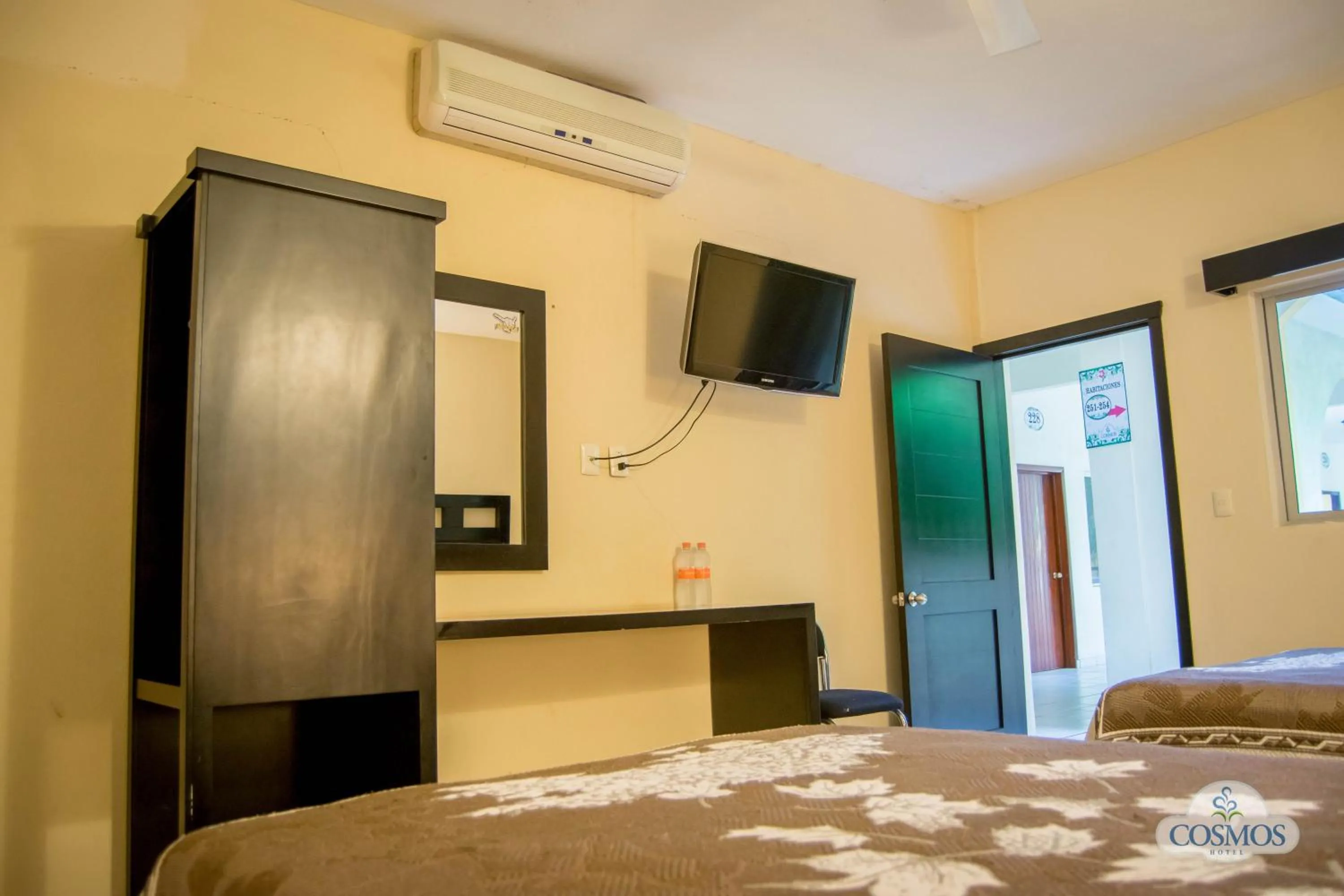 TV and multimedia, Bed in Hotel Cosmos