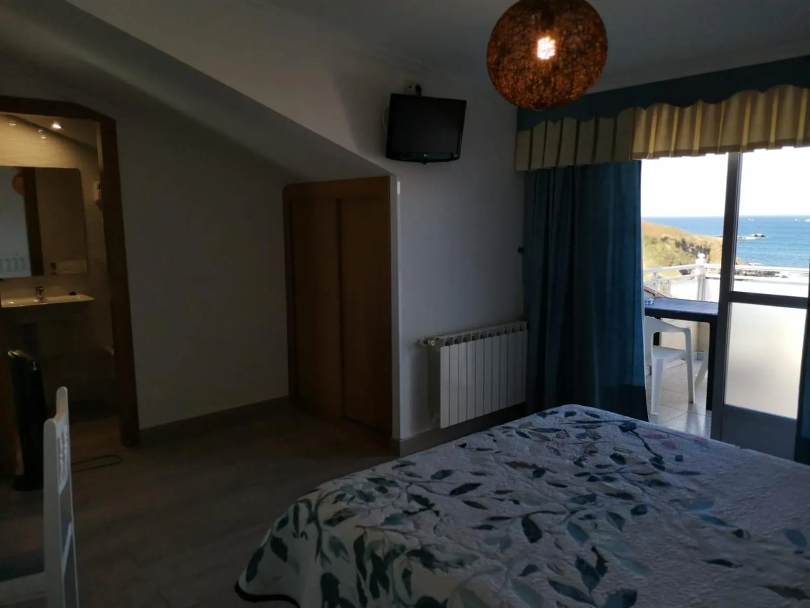 Photo of the whole room in Hotel Estrella del Mar