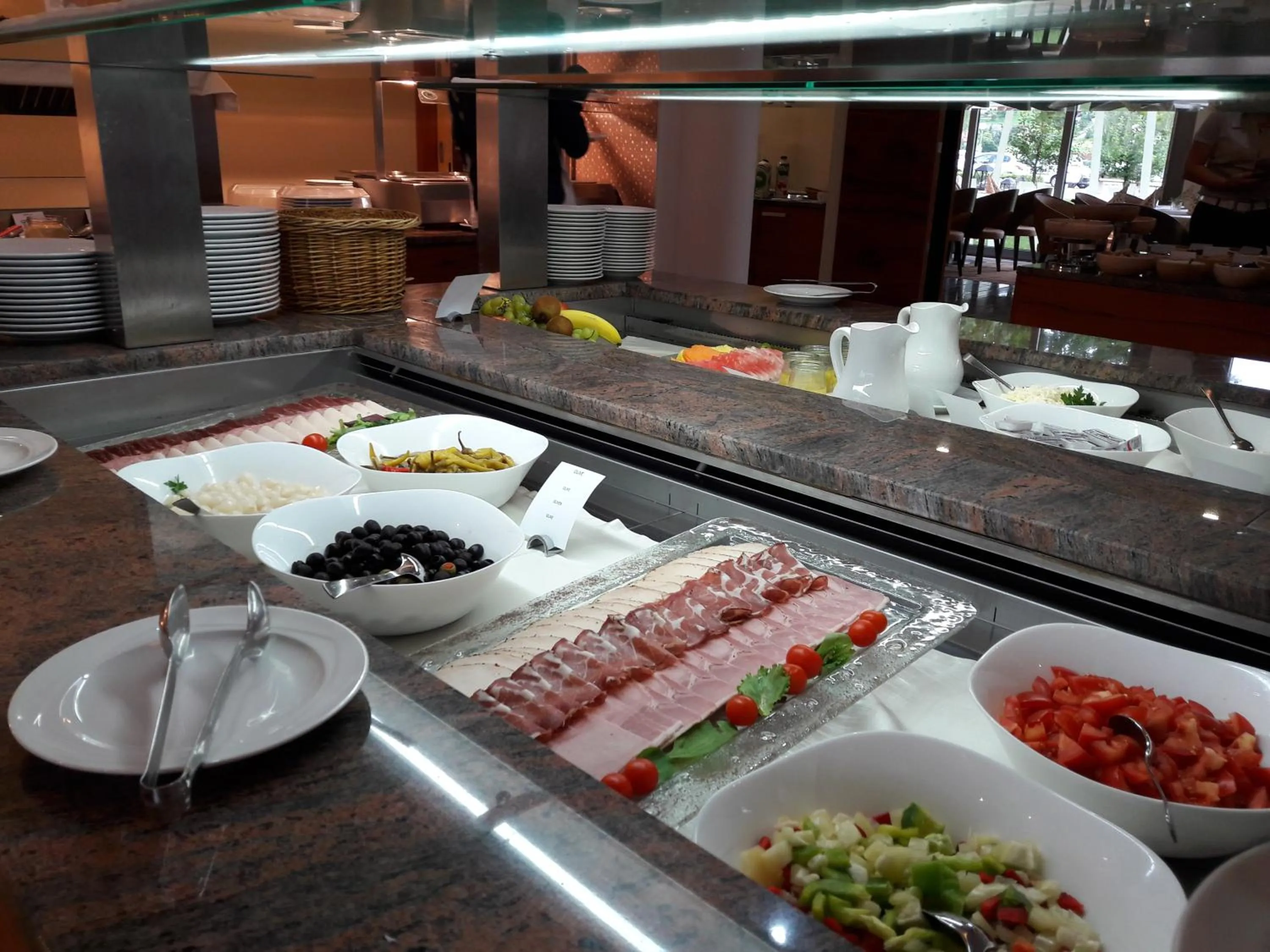Buffet breakfast in Terme Zreče – Hotel Atrij