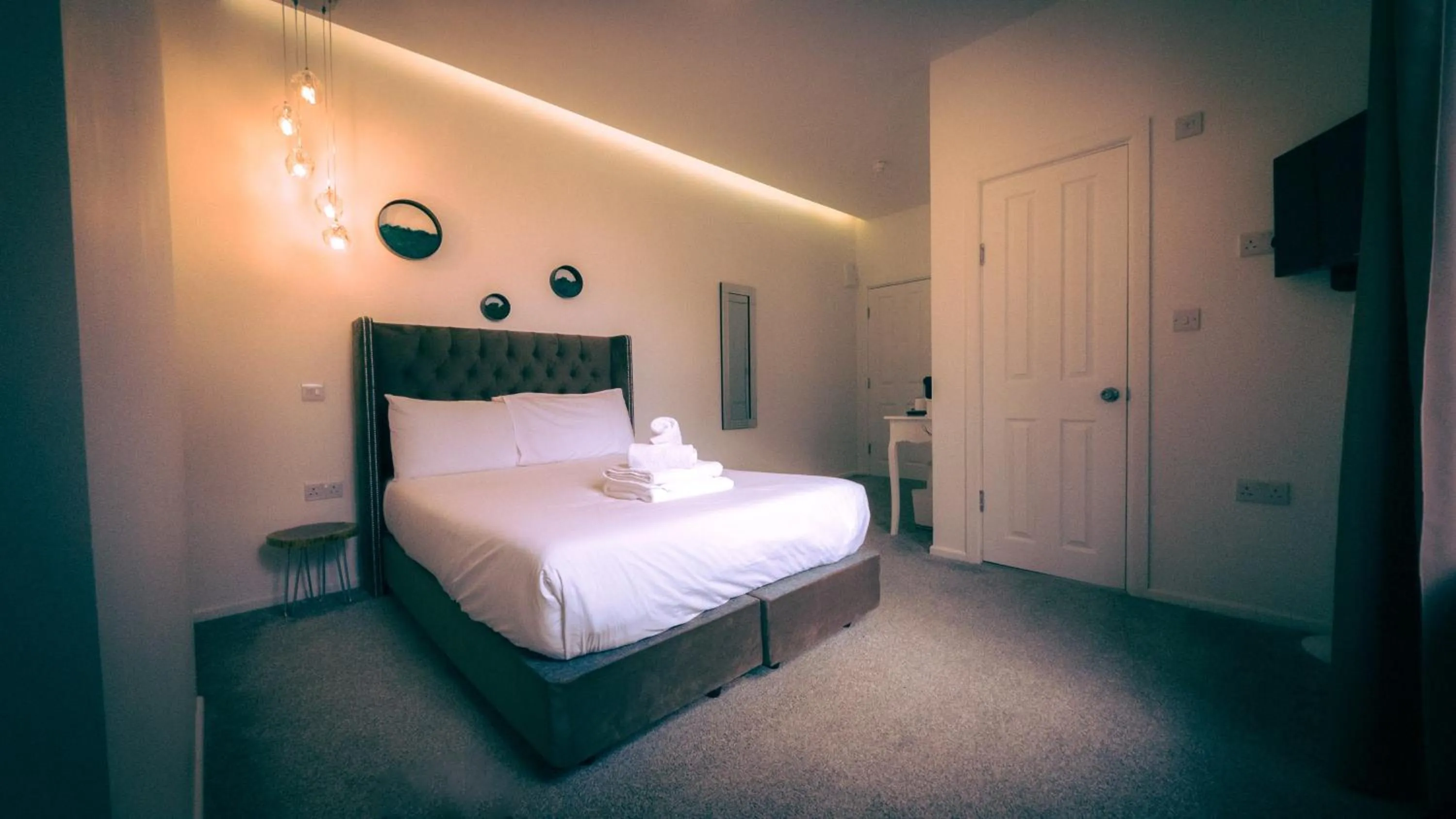 Bedroom, Bed in OYO Newquay Beach Hotel