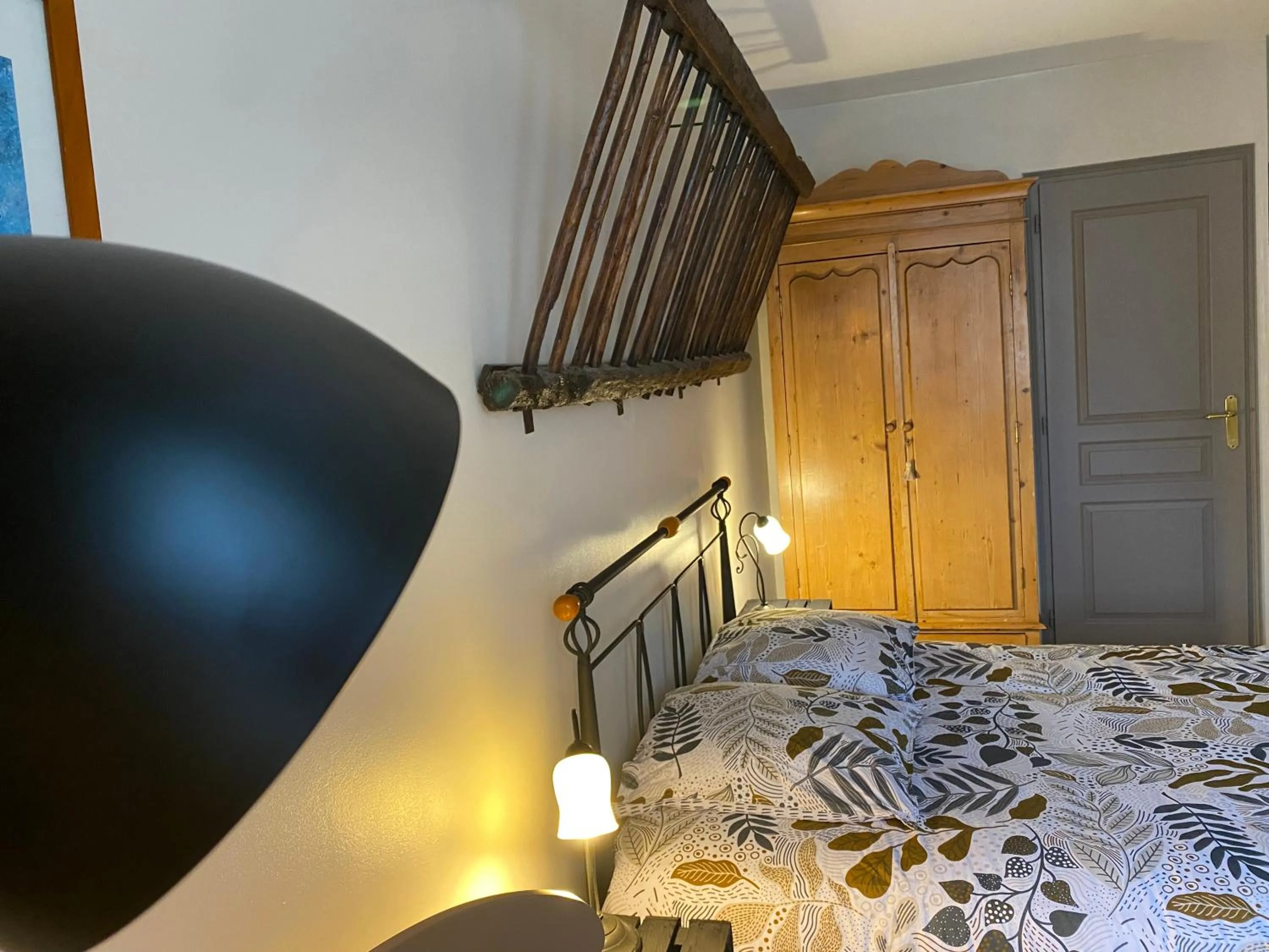 Shower, Bed in Les Lavandières