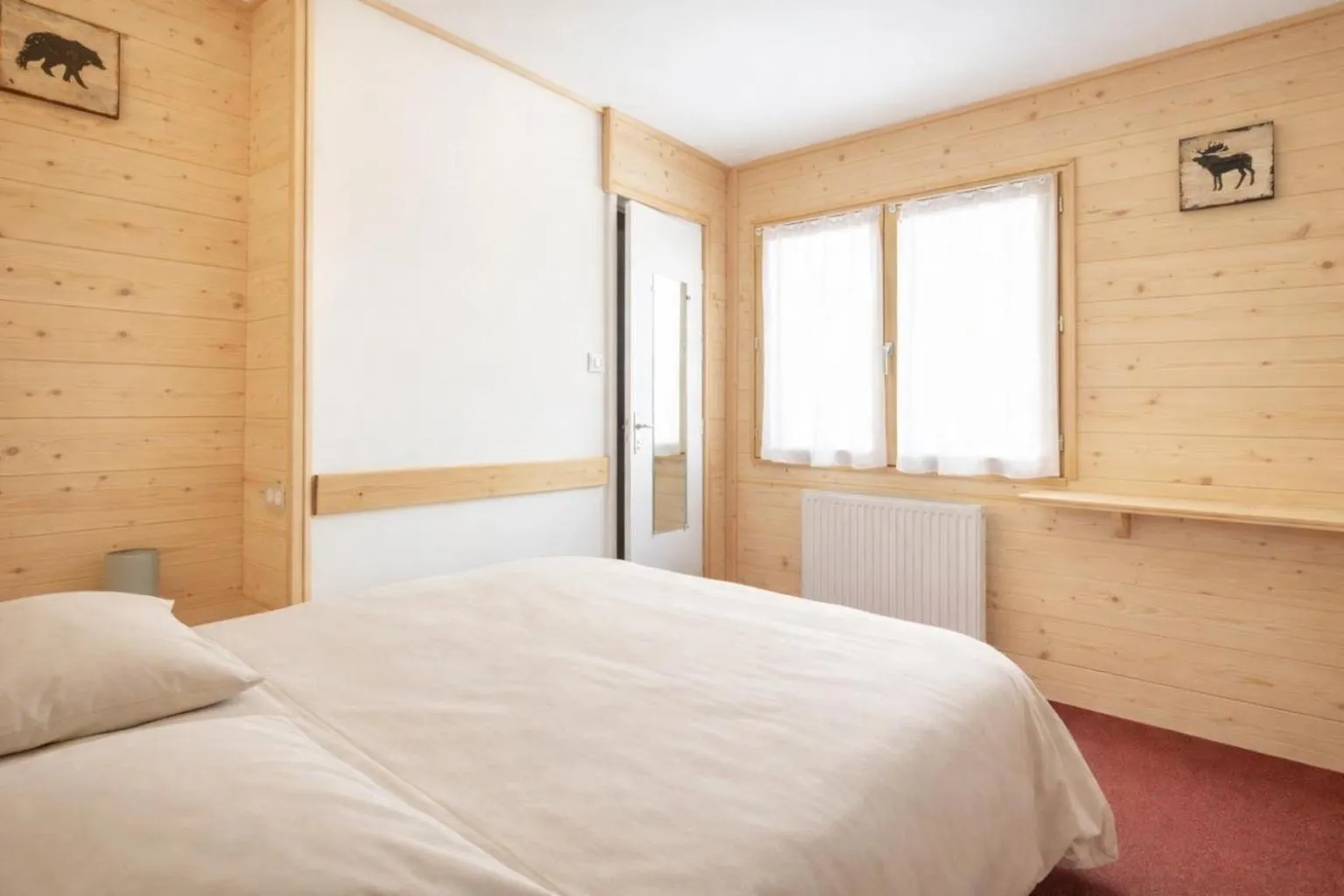 Photo of the whole room, Bed in Le Chalet