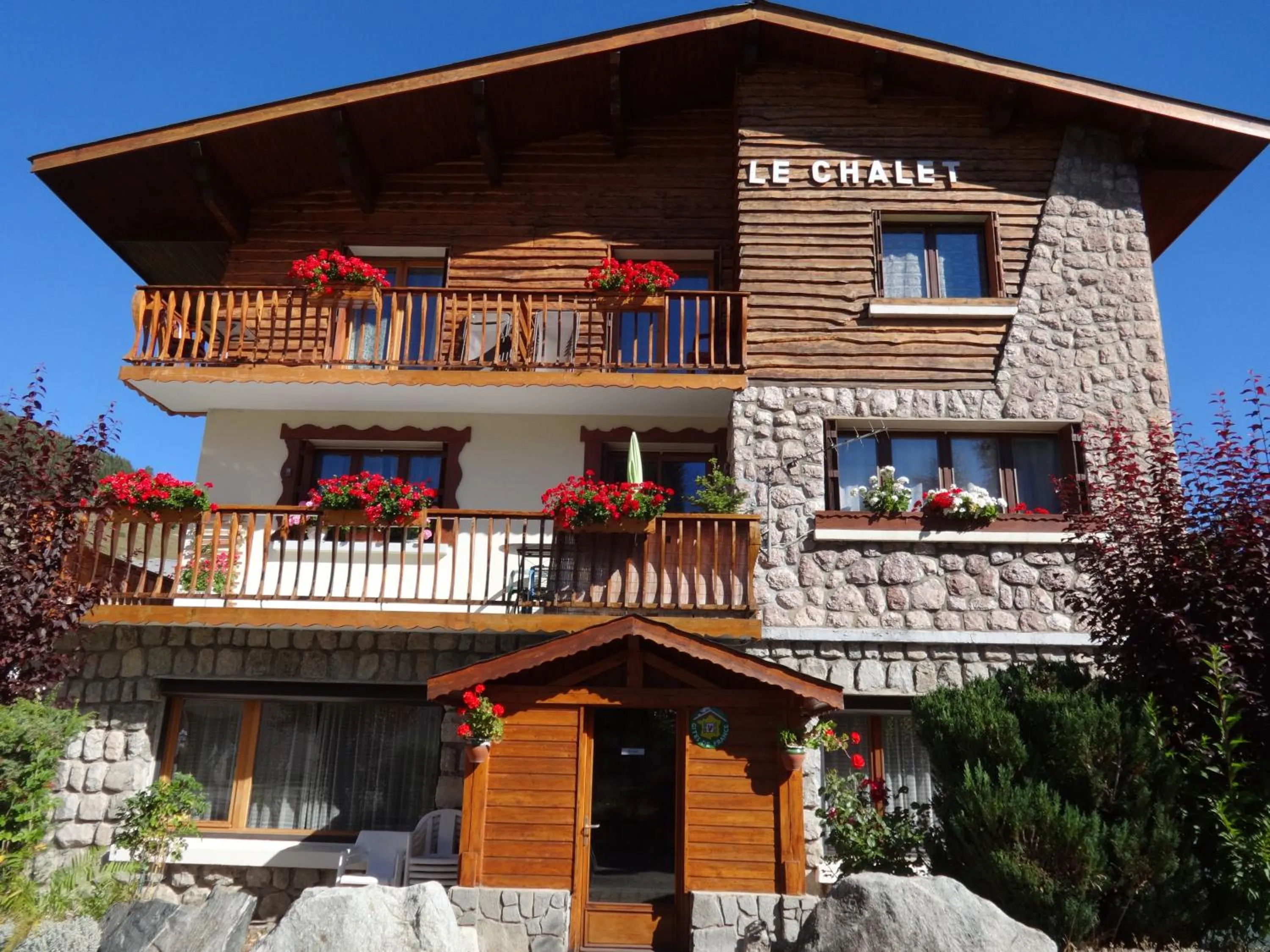 Property building in Le Chalet