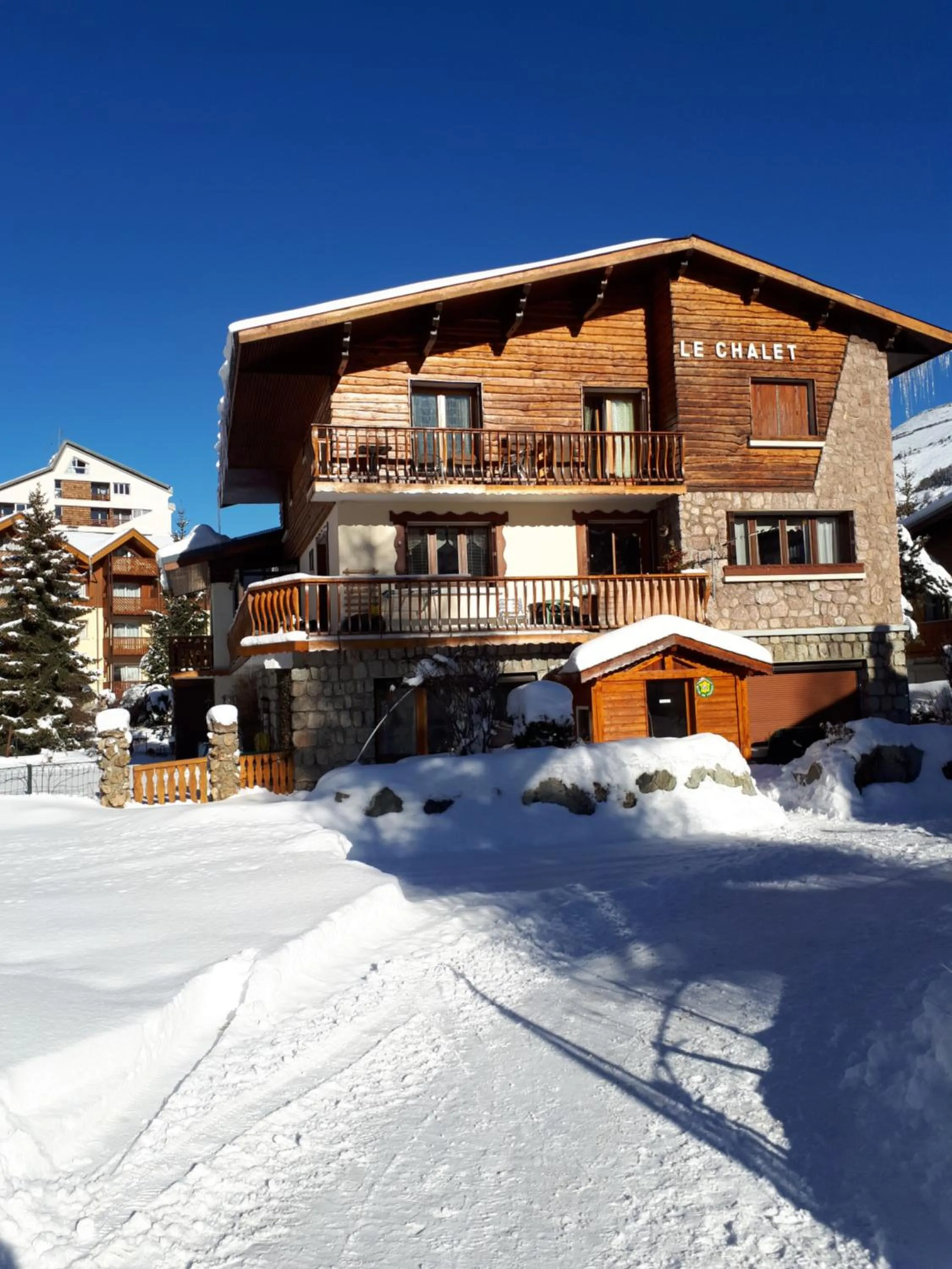 Facade/entrance in Le Chalet