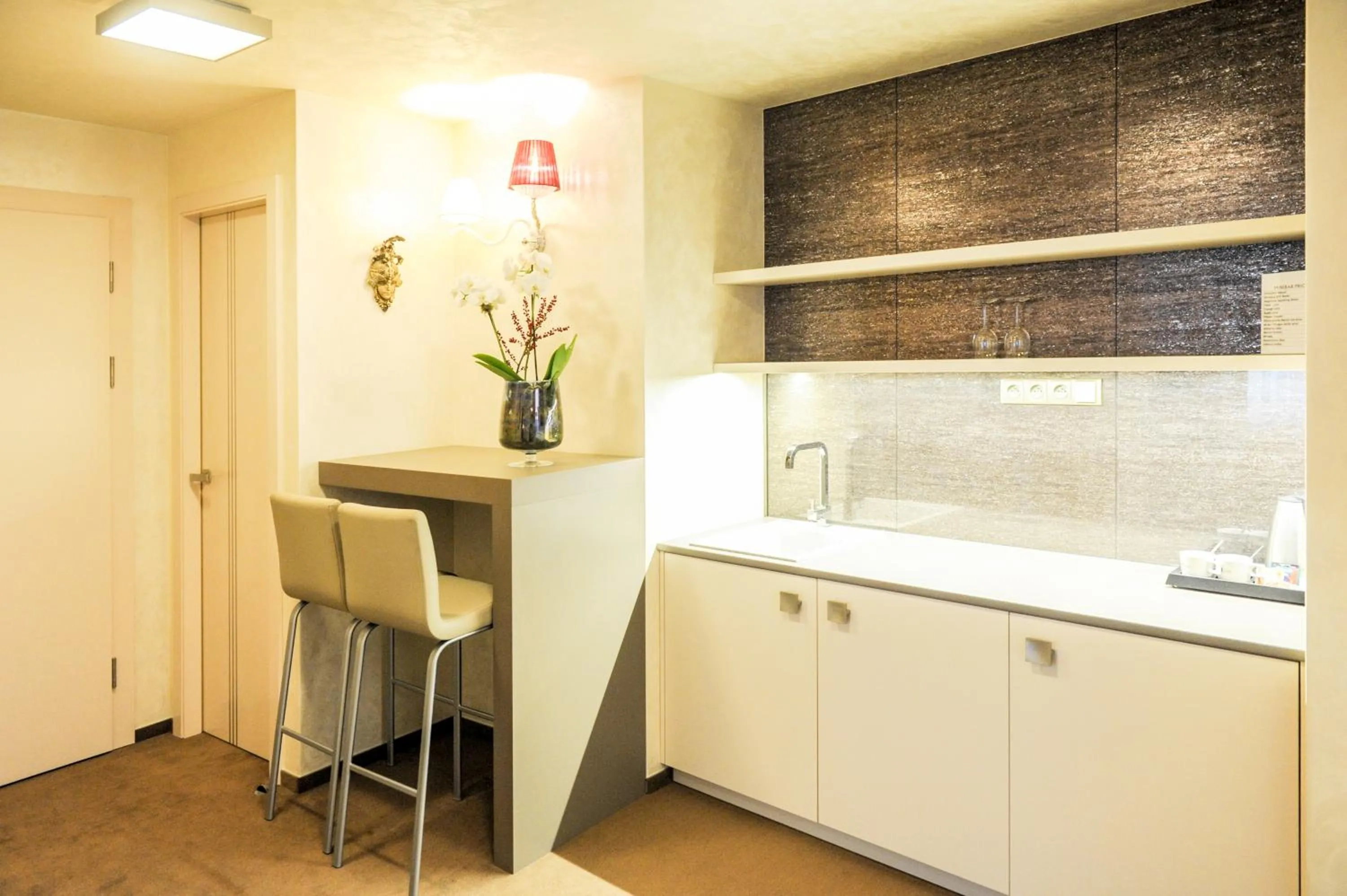 Coffee/tea facilities in Myo Hotel Mysterius