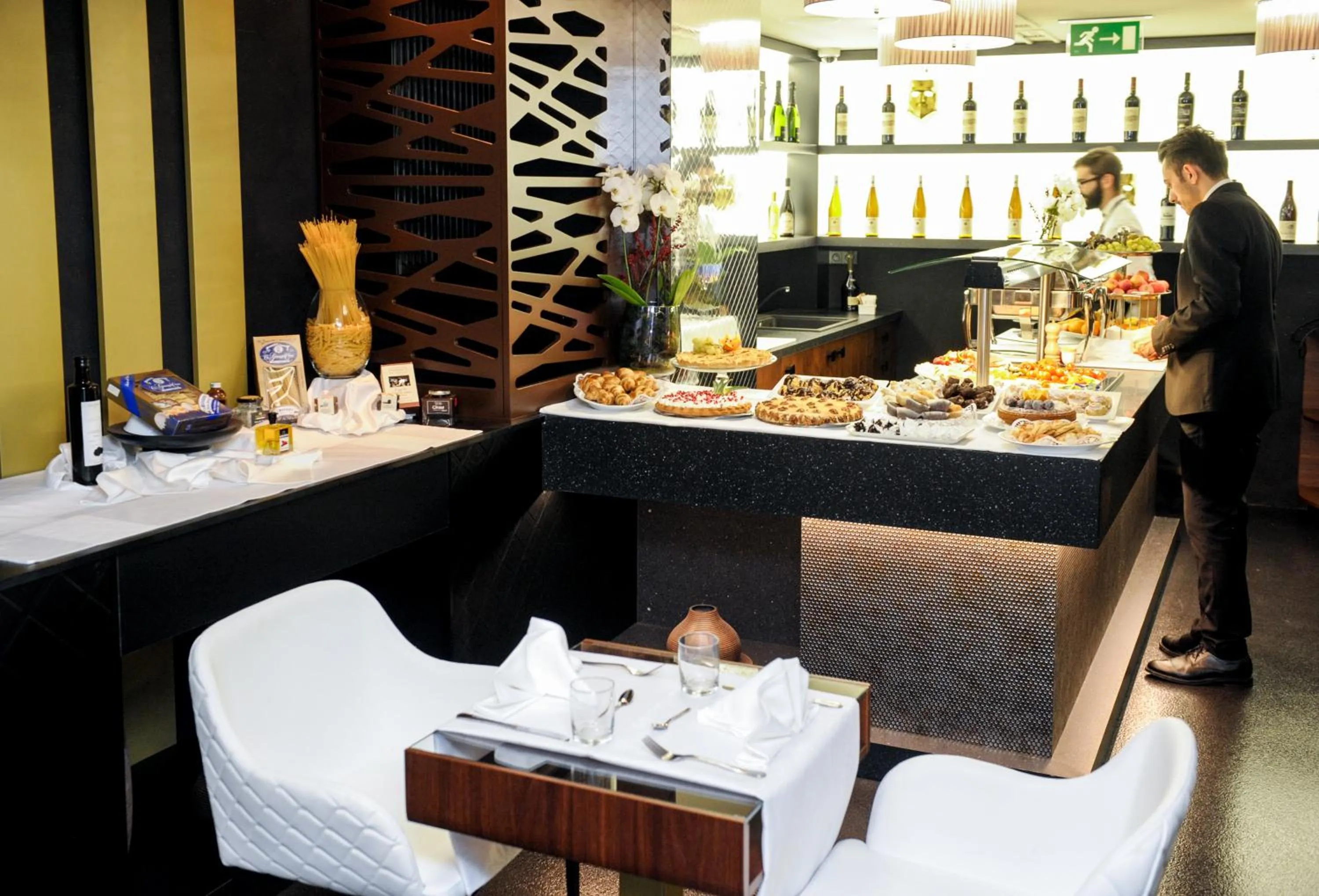 Food and drinks in Myo Hotel Mysterius