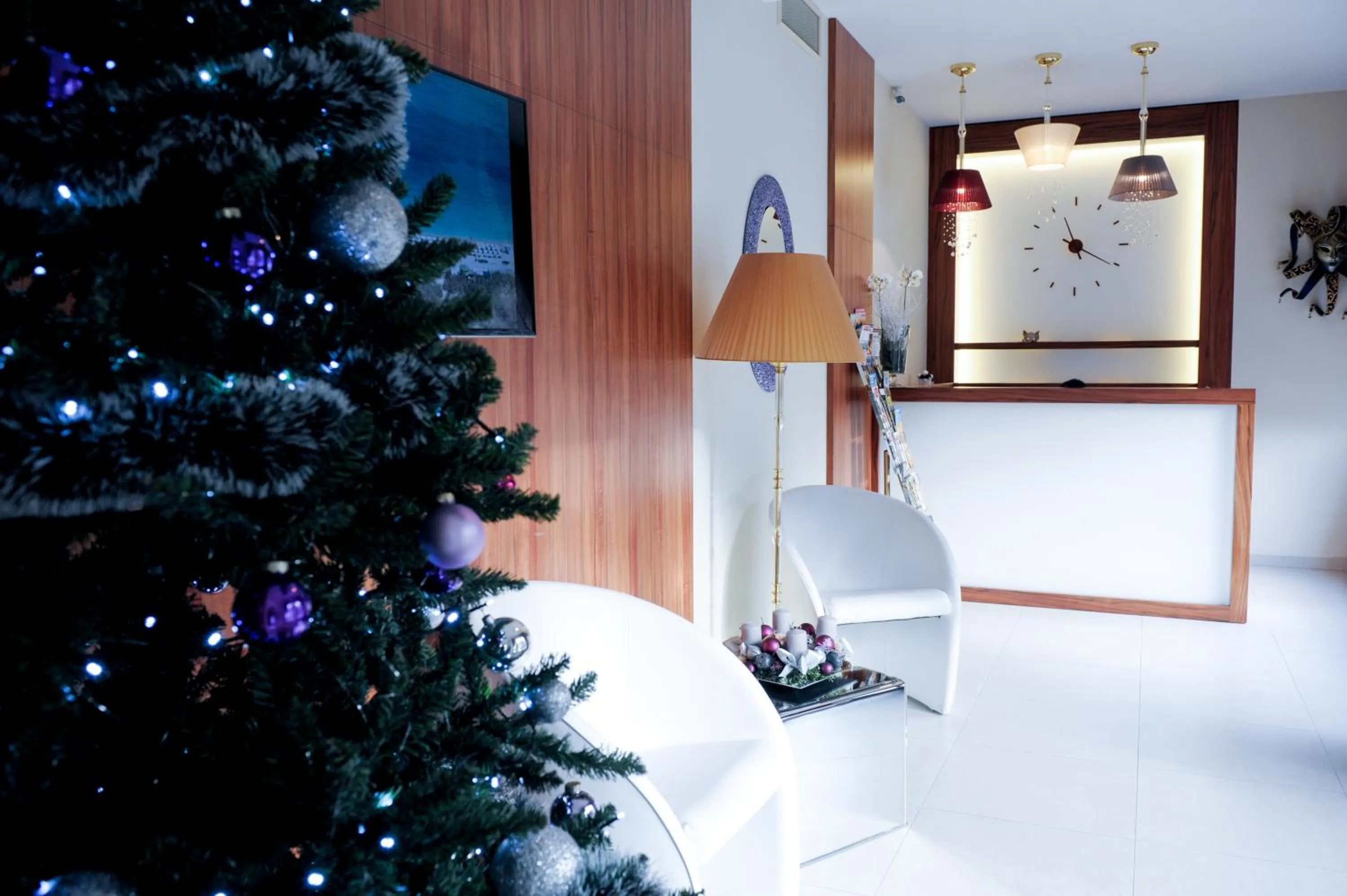 Communal lounge/ TV room in Myo Hotel Mysterius