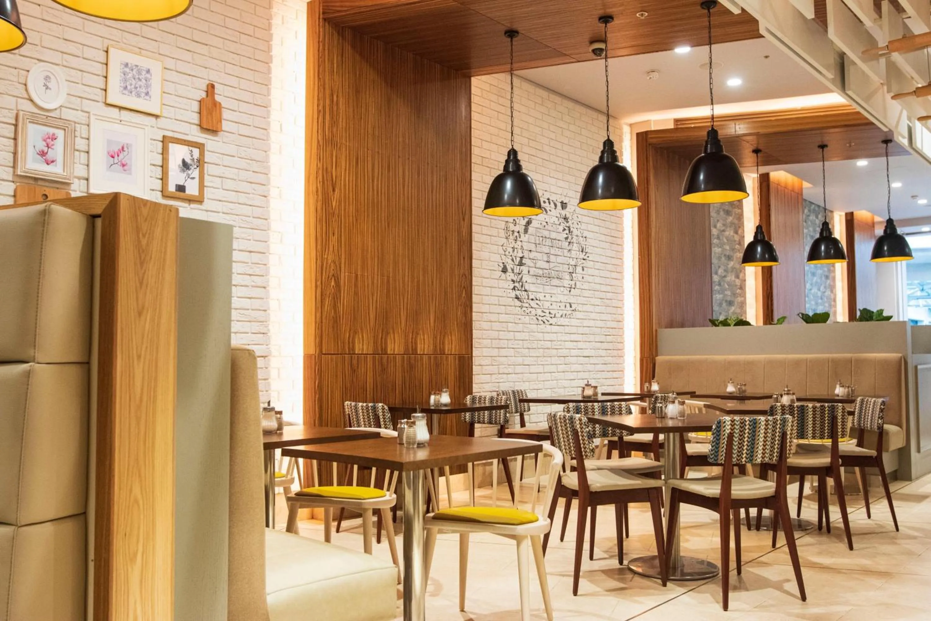 Restaurant/places to eat in Sheraton Athlone Hotel