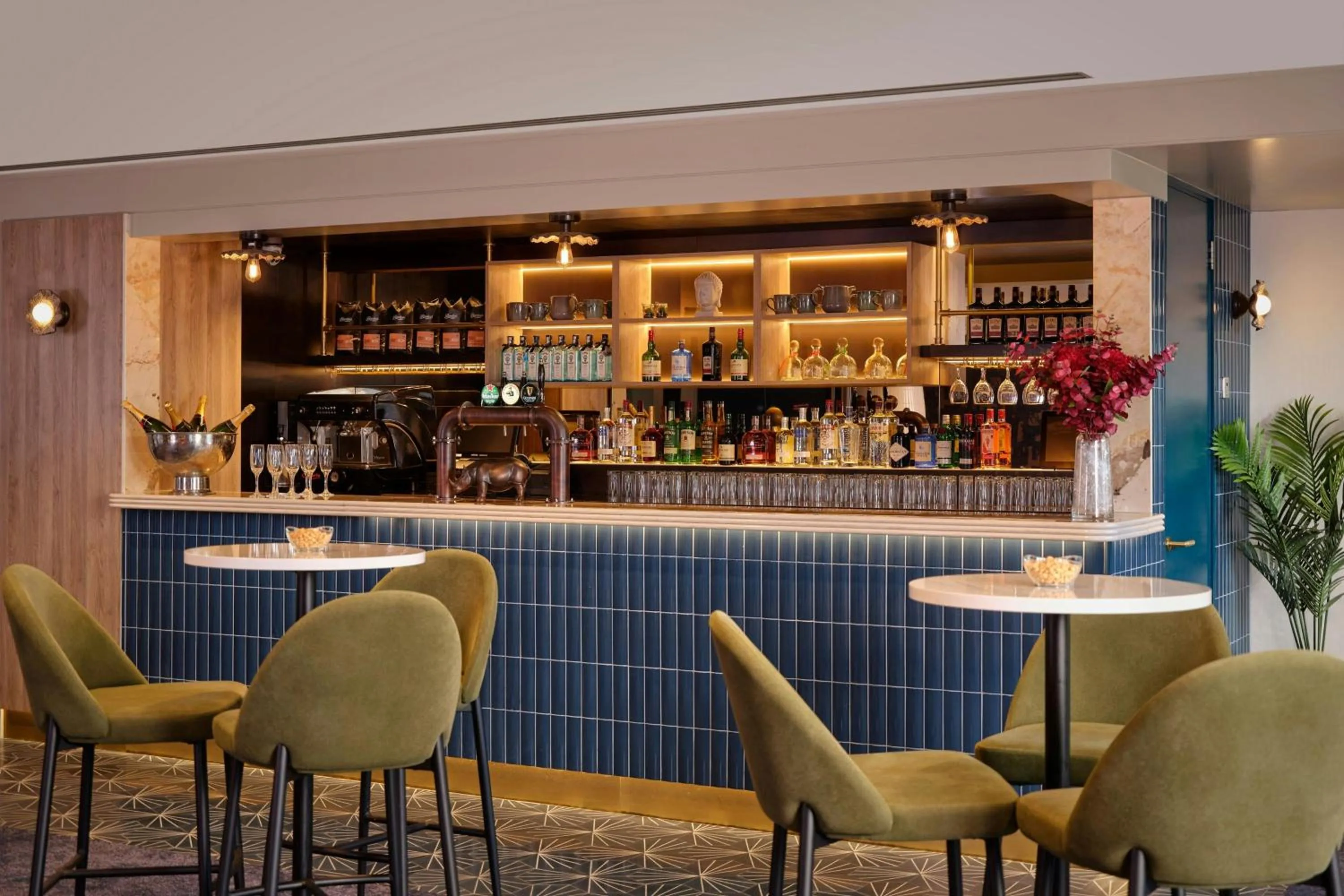 Lounge or bar in Sheraton Athlone Hotel