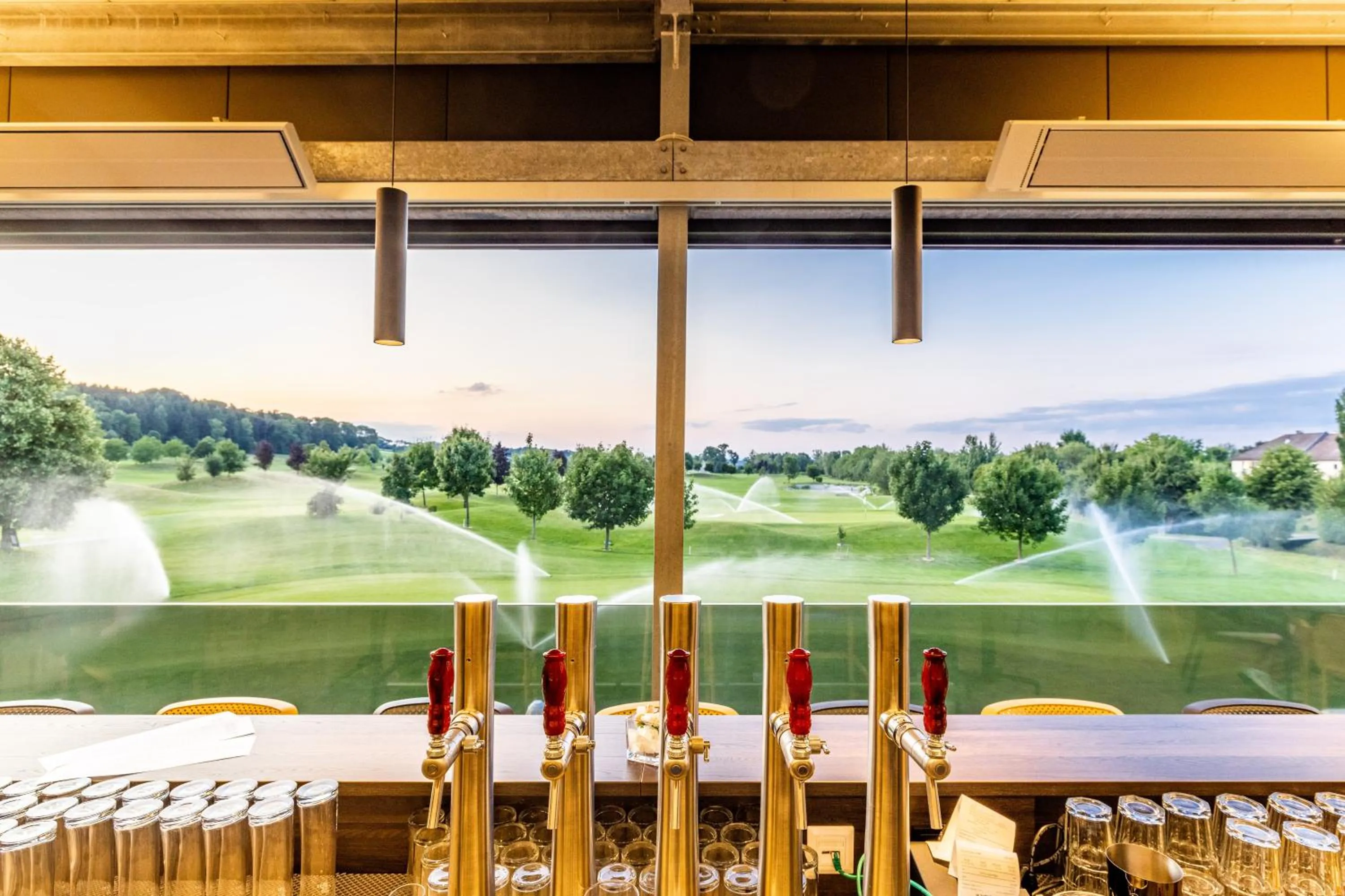 Restaurant/places to eat in Metzenhof