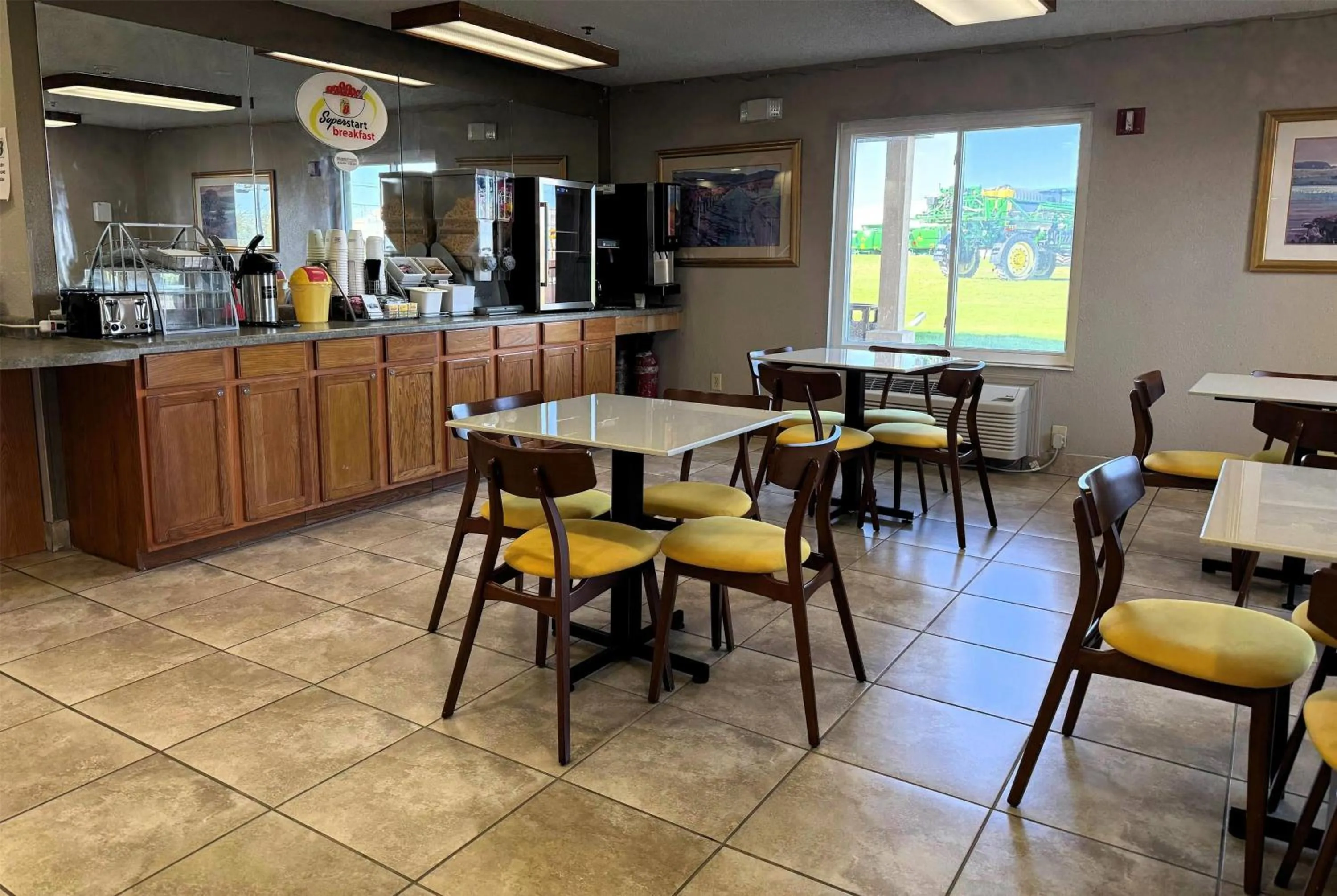 Restaurant/places to eat in Super 8 by Wyndham Frankfort IN