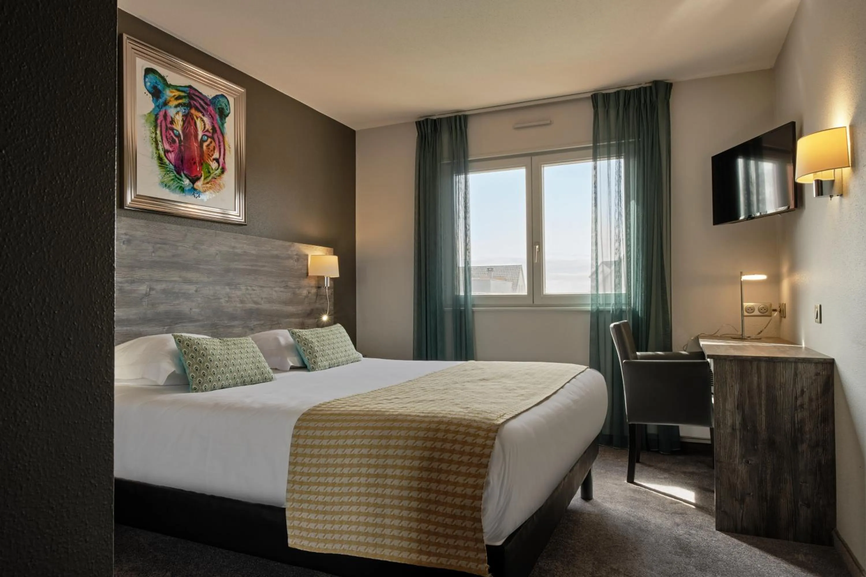 Bedroom, Bed in Hotel Restaurant Crystal