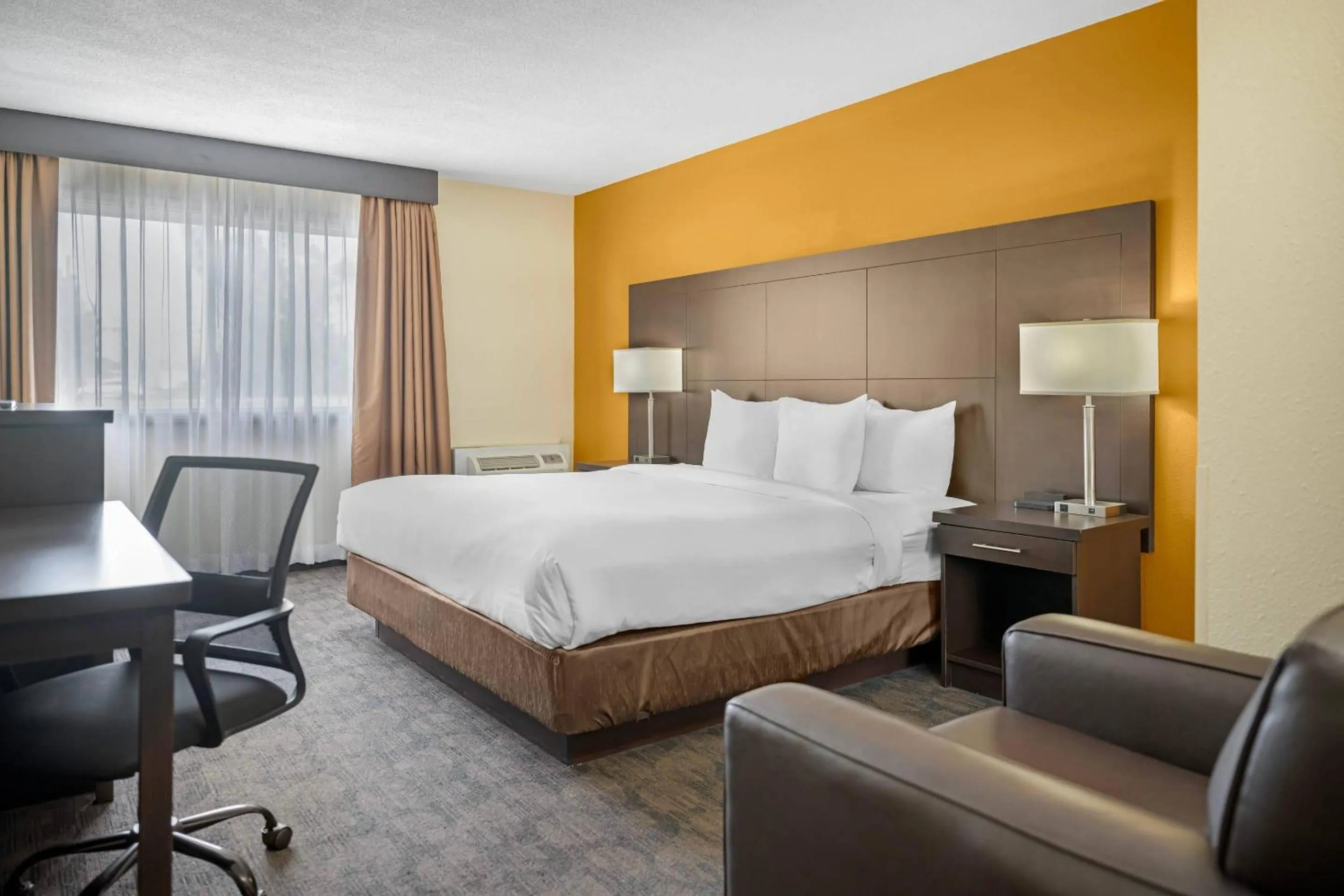 Bedroom, Bed in Quality Inn & Suites