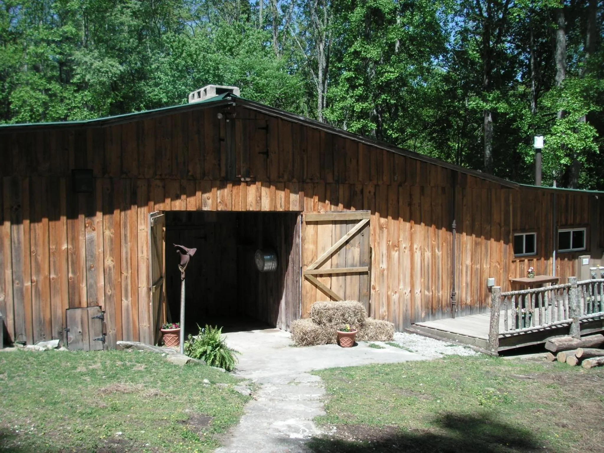 Spring in Arrowmont Stables & Cabins