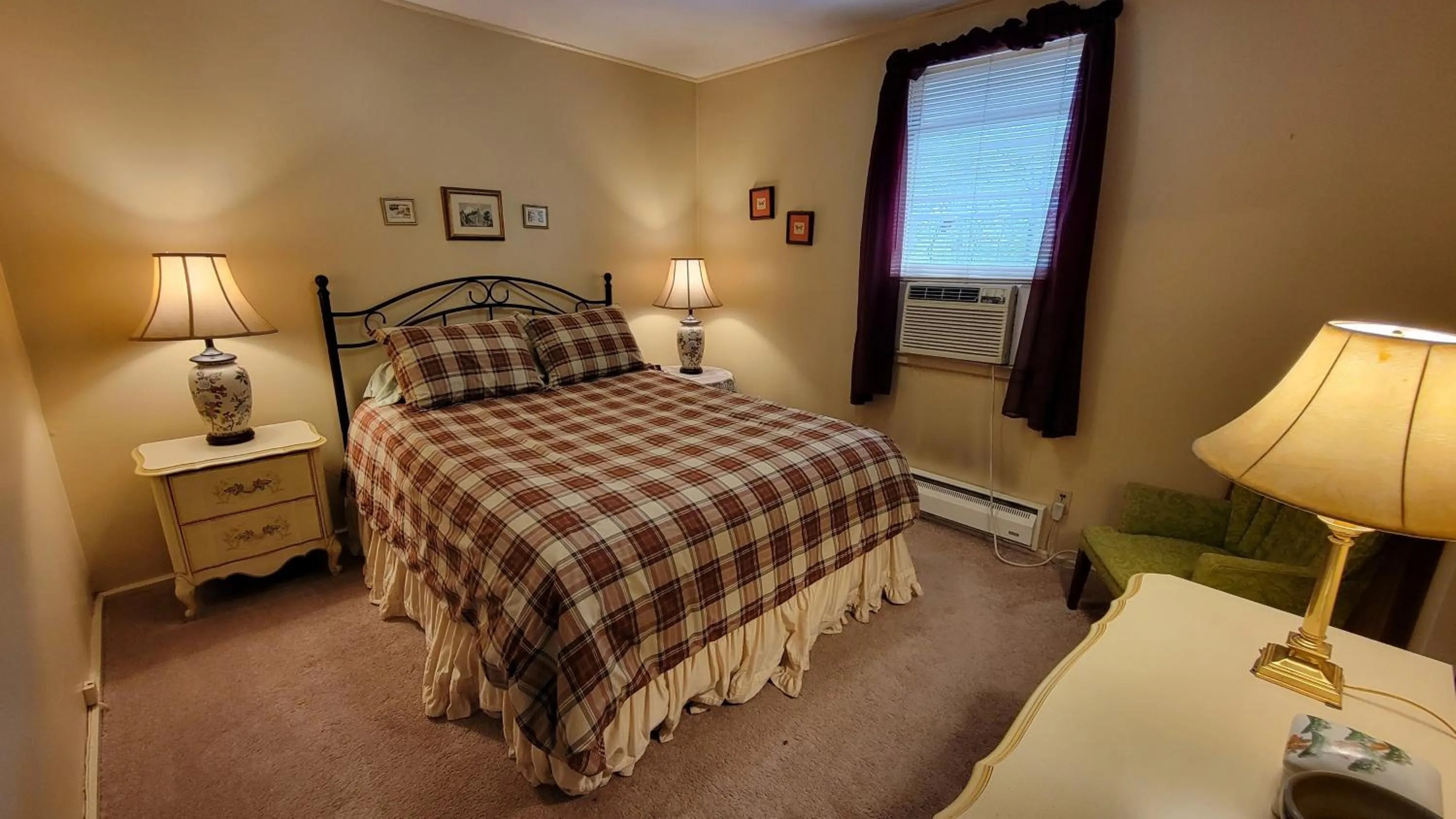 Bedroom, Bed in Arrowmont Stables & Cabins