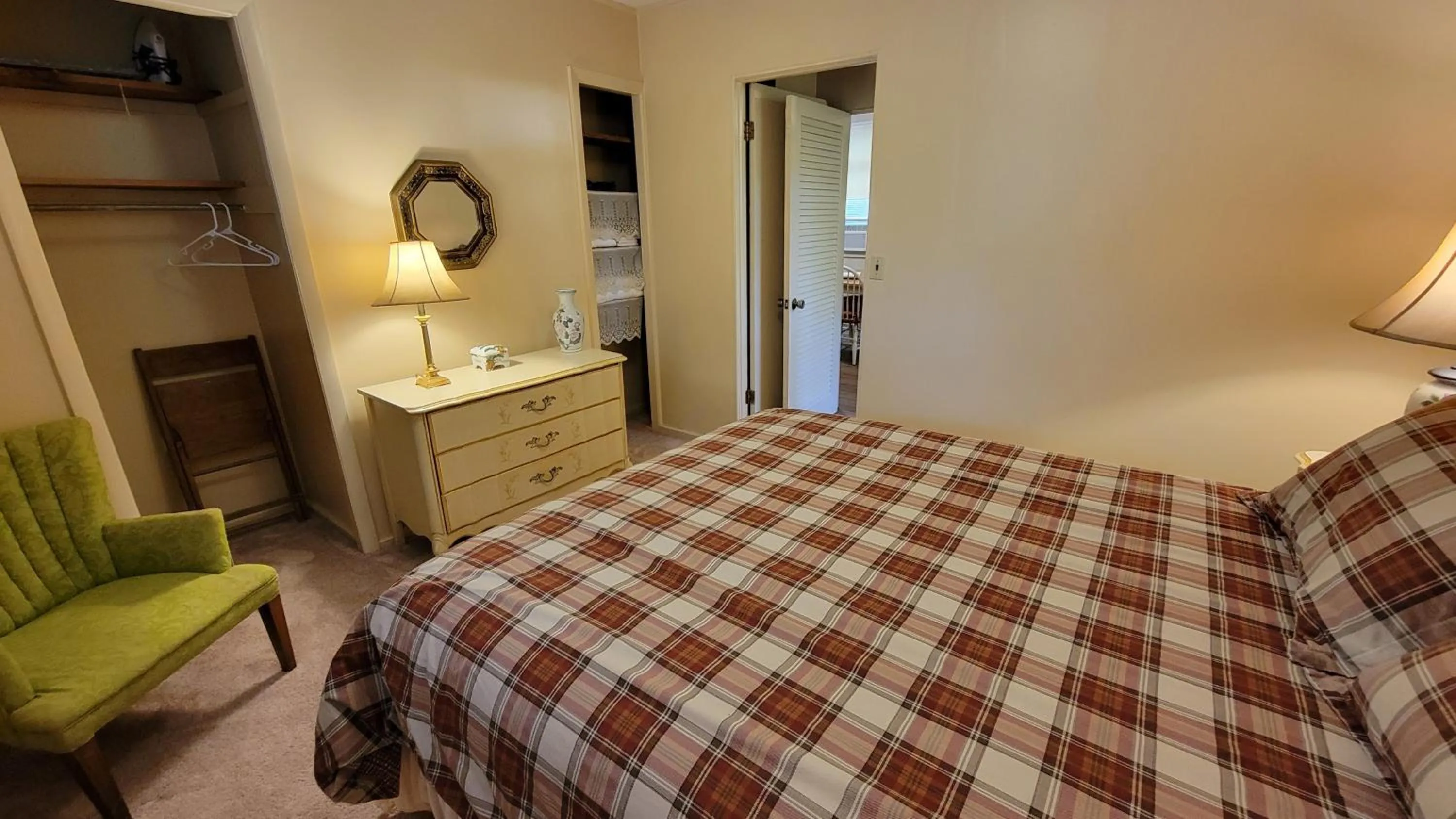 Bedroom, Bed in Arrowmont Stables & Cabins