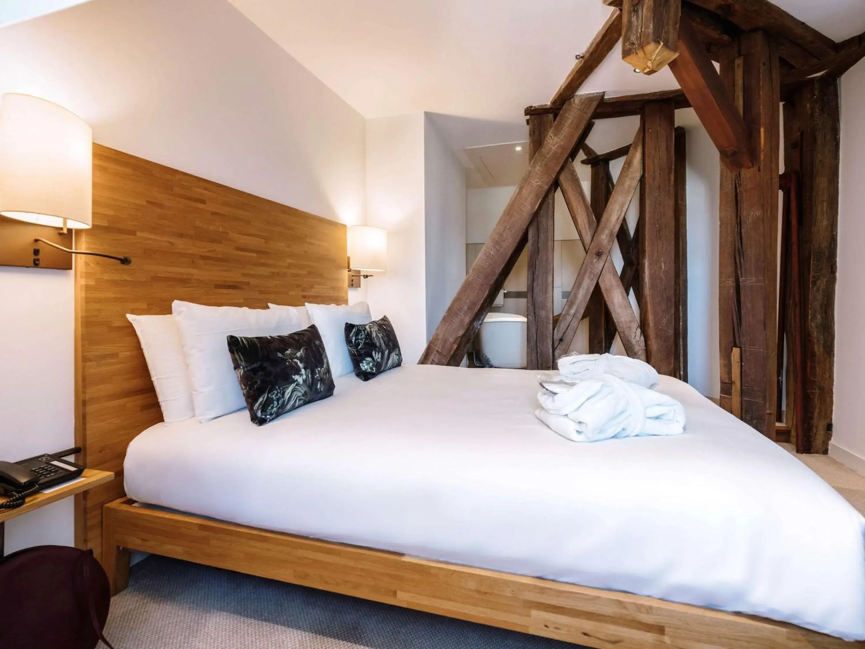 Superior Room with 1 Double Bed in Mercure Poitiers Centre Superior Room with 1 Double Bed in Mercure Poitiers Centre