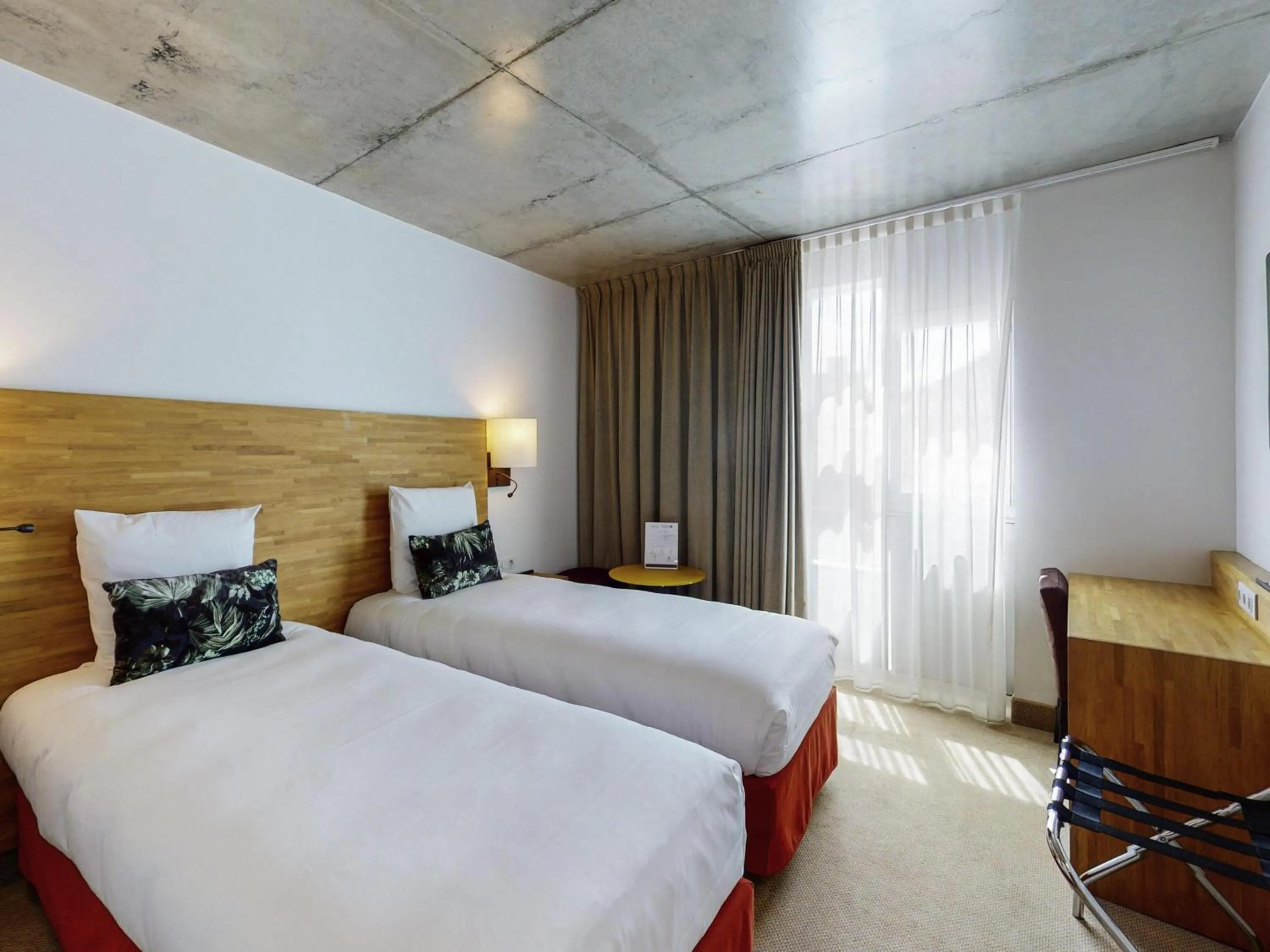 Bedroom, Bed in Mercure Poitiers Centre