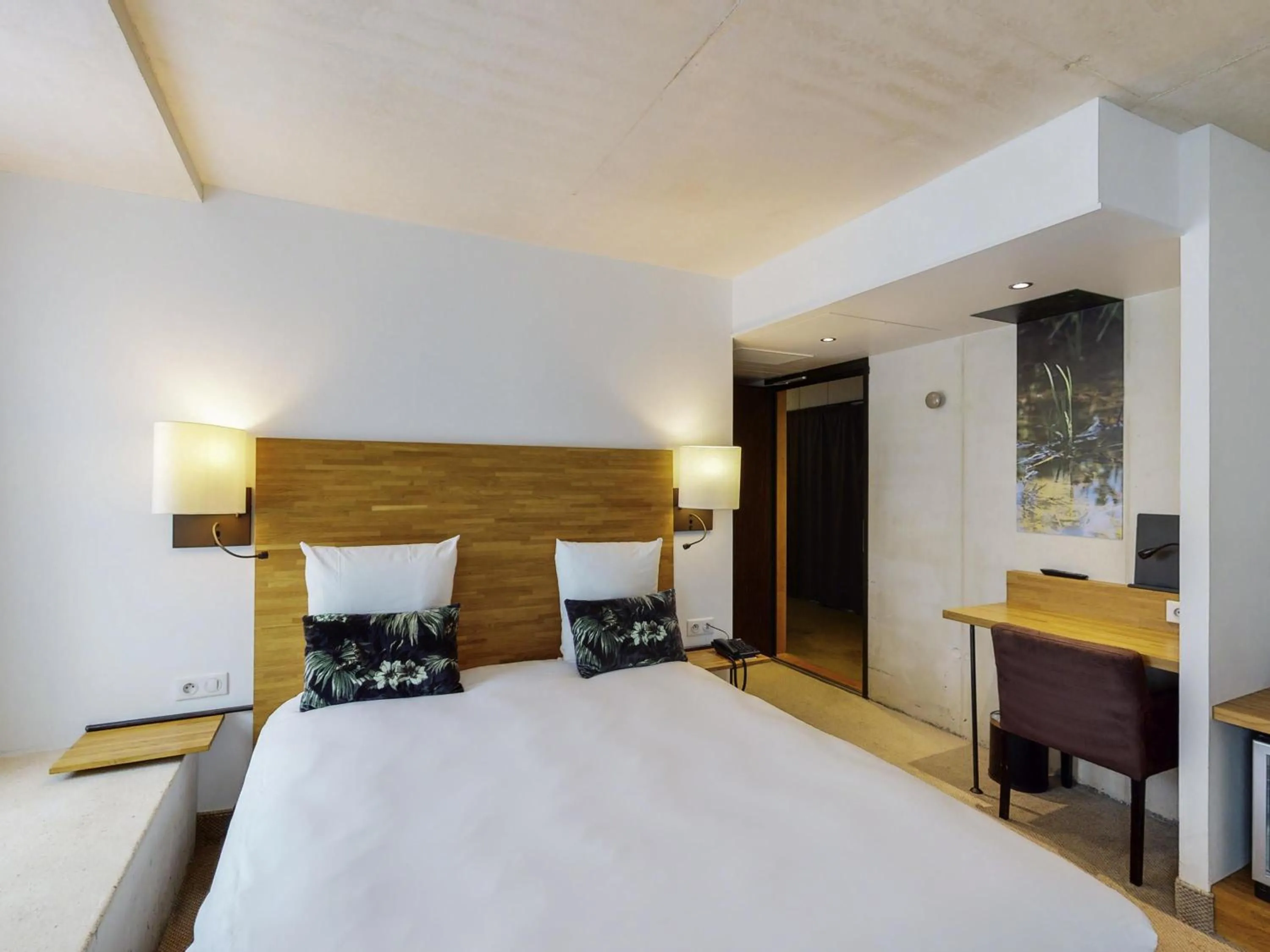 Bedroom, Bed in Mercure Poitiers Centre