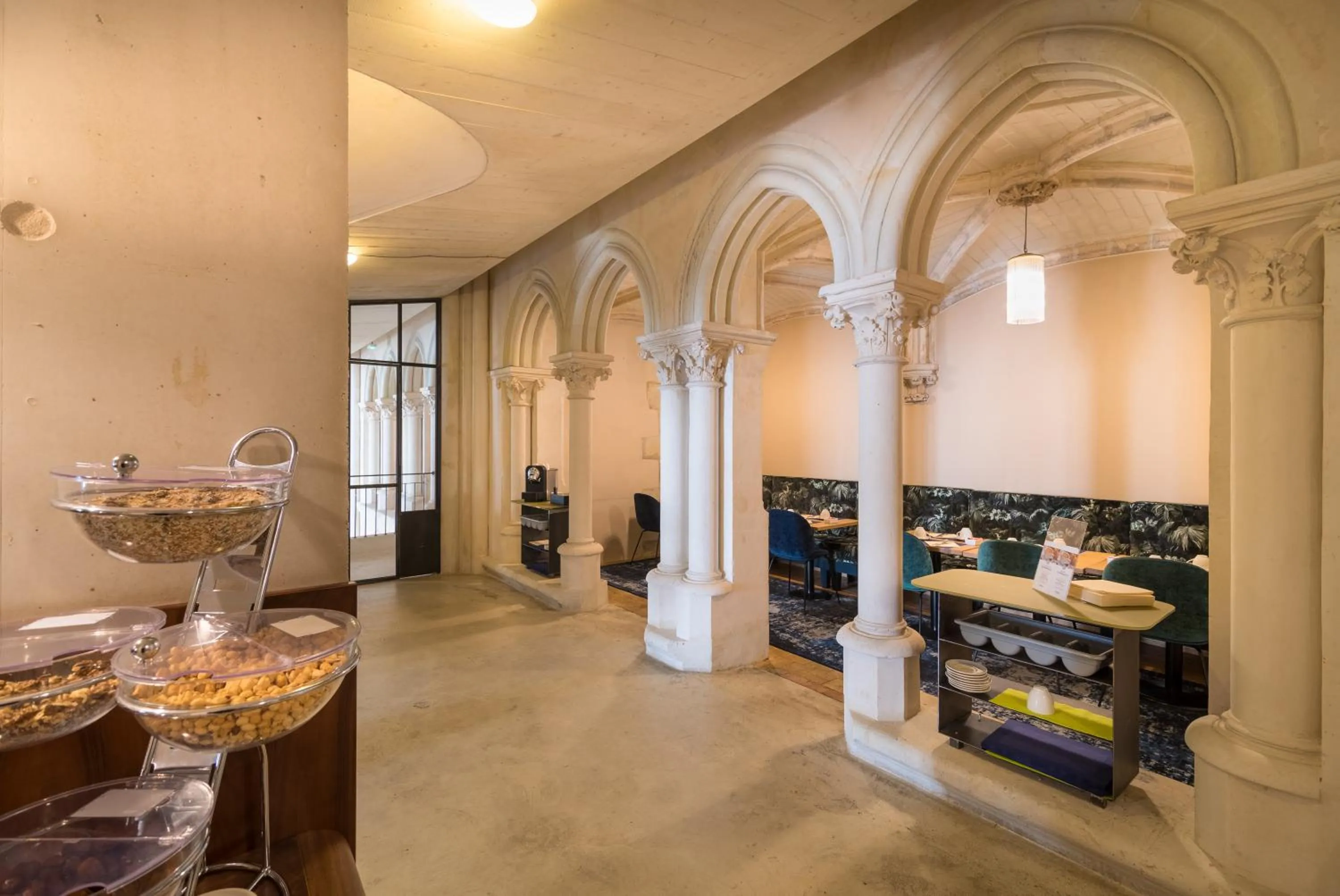 Restaurant/places to eat in Mercure Poitiers Centre