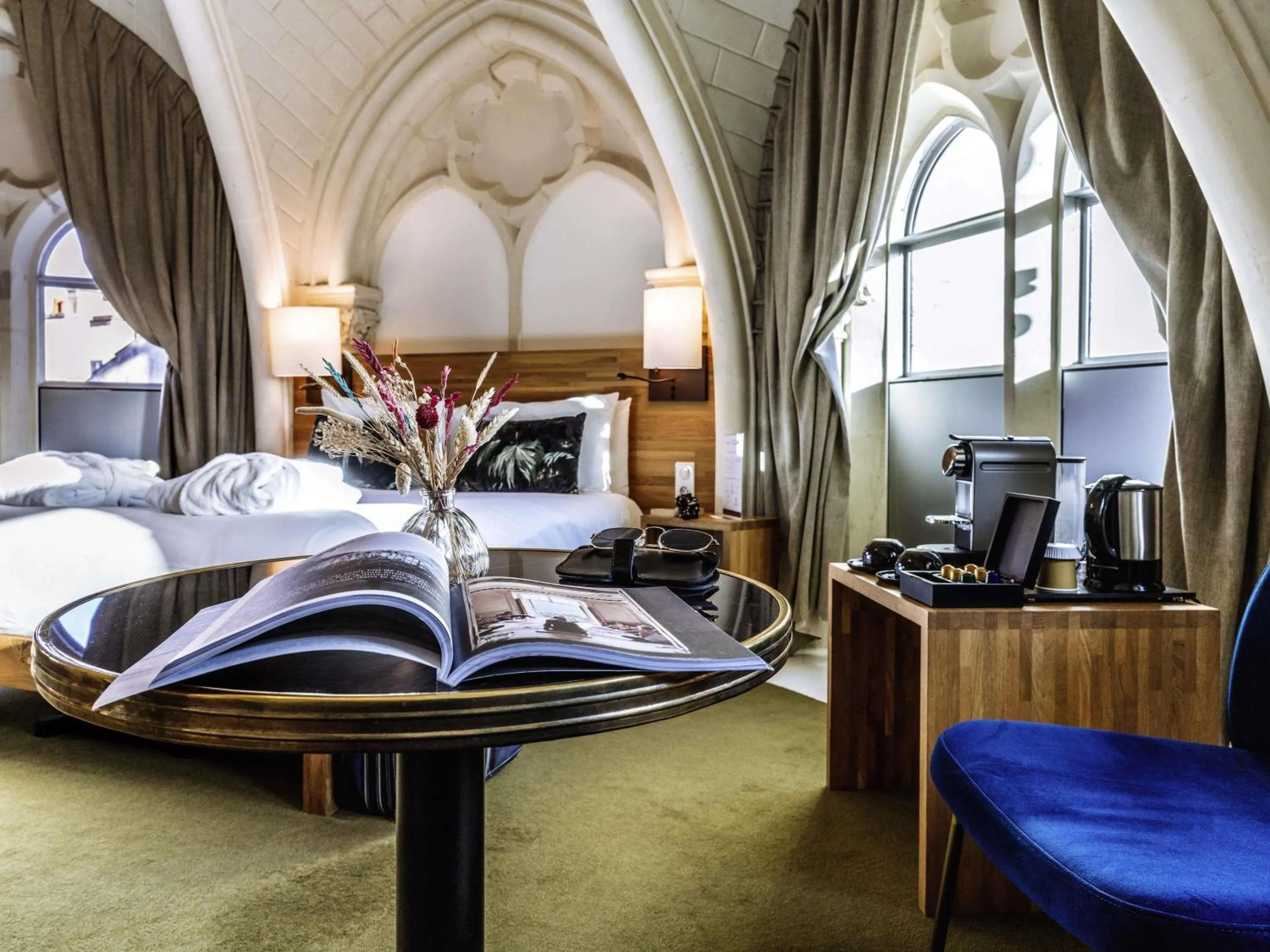 Bedroom, Bed in Mercure Poitiers Centre