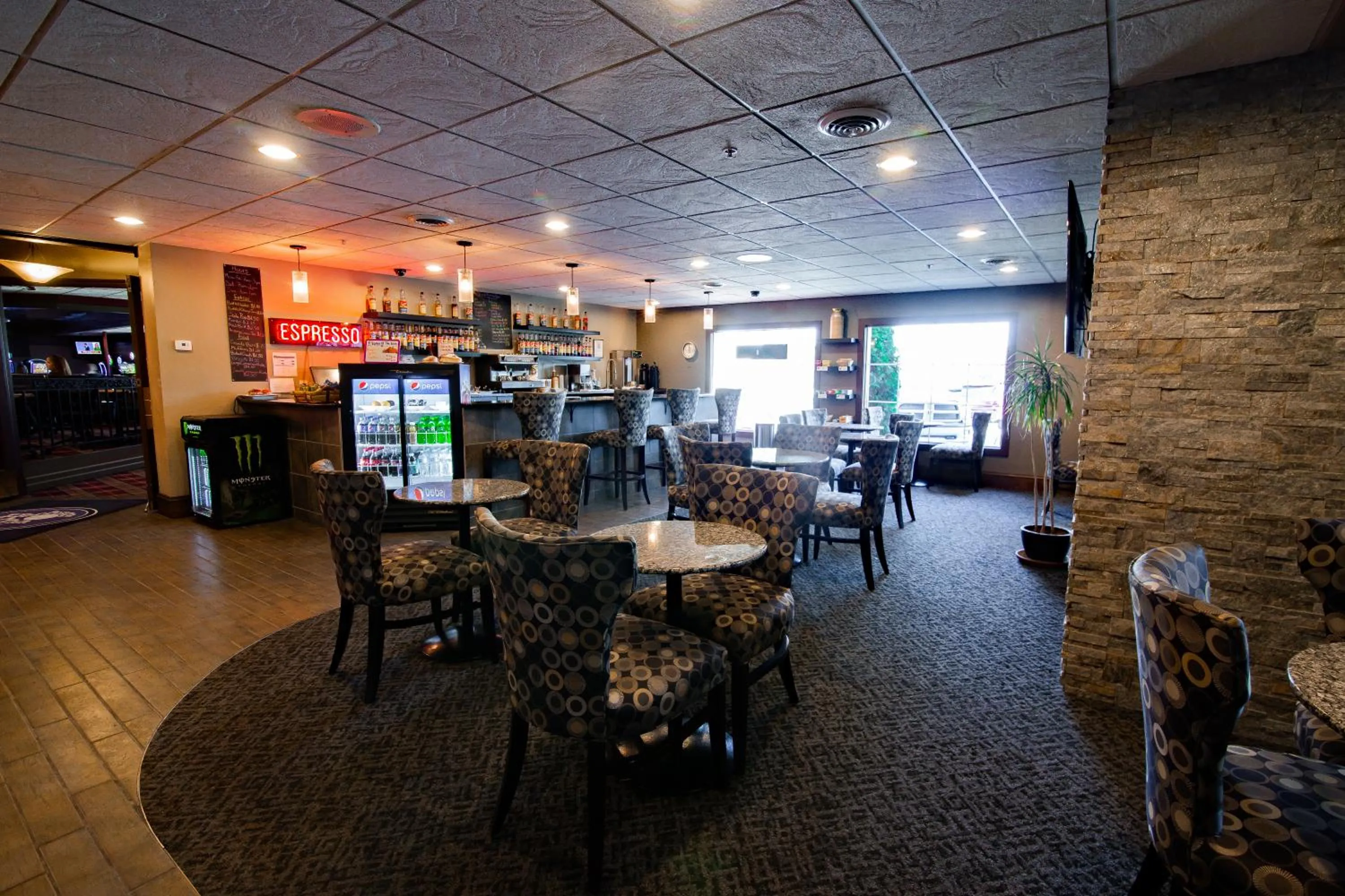 Restaurant/places to eat in Heritage Inn