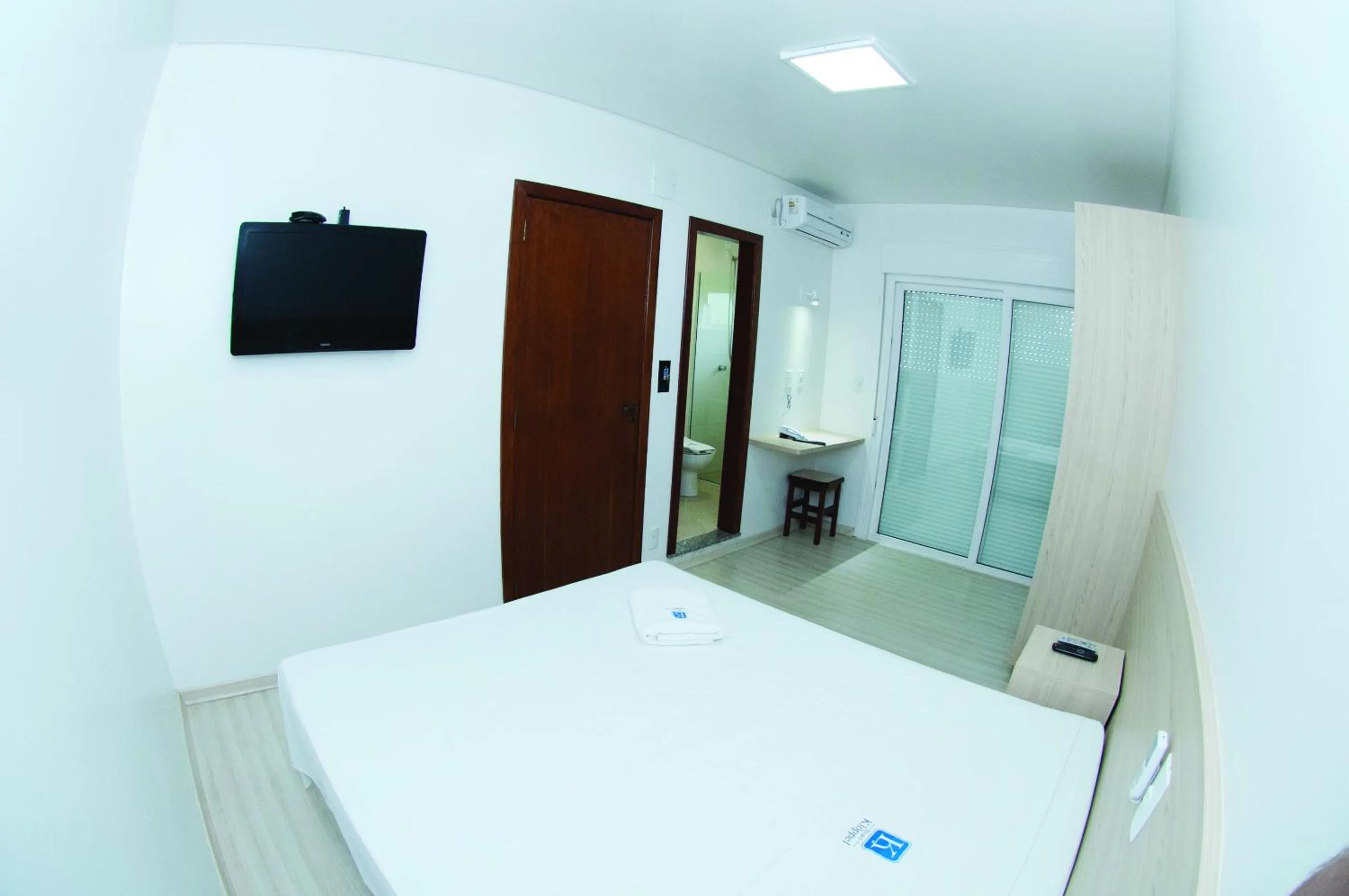 Shower, Bed in Hotel Kloppel